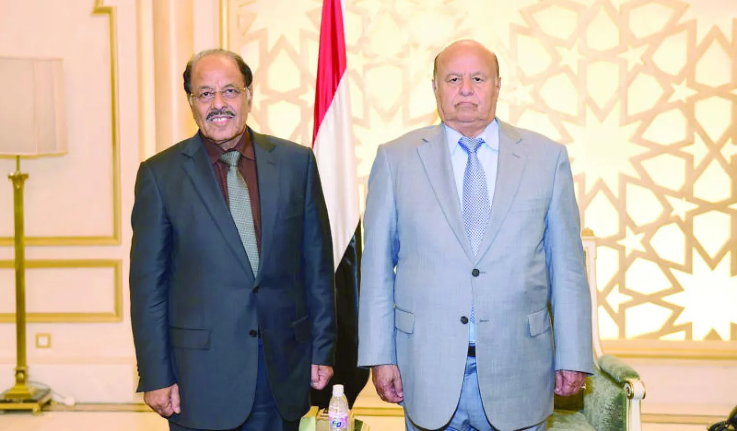 الفريق علي محسن صالح الأحمر مع الرئيس عبد ربه منصور هادي