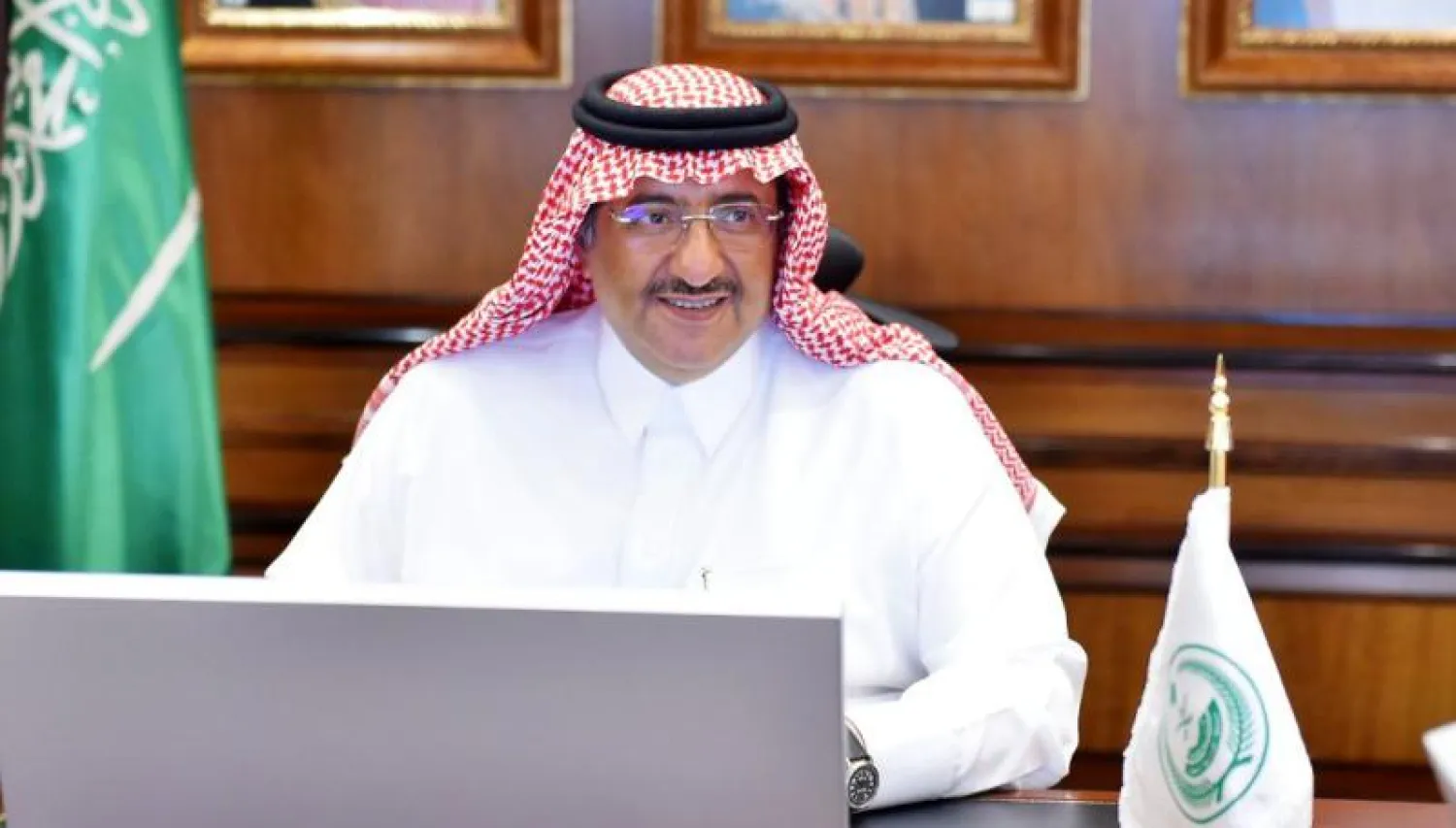 ولي العهد  يوجه بتسريع التحول للخدمات الإلكترونية بوزارة الداخلية