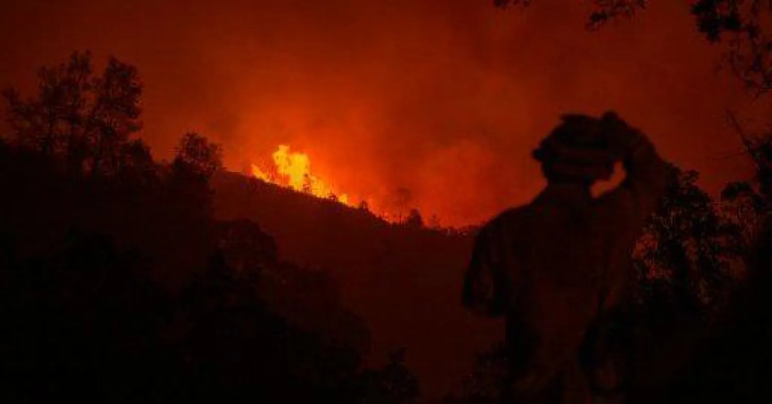 السجن 5 سنوات لرجل إطفاء أشعل حرائق عمدًا بسبب الملل