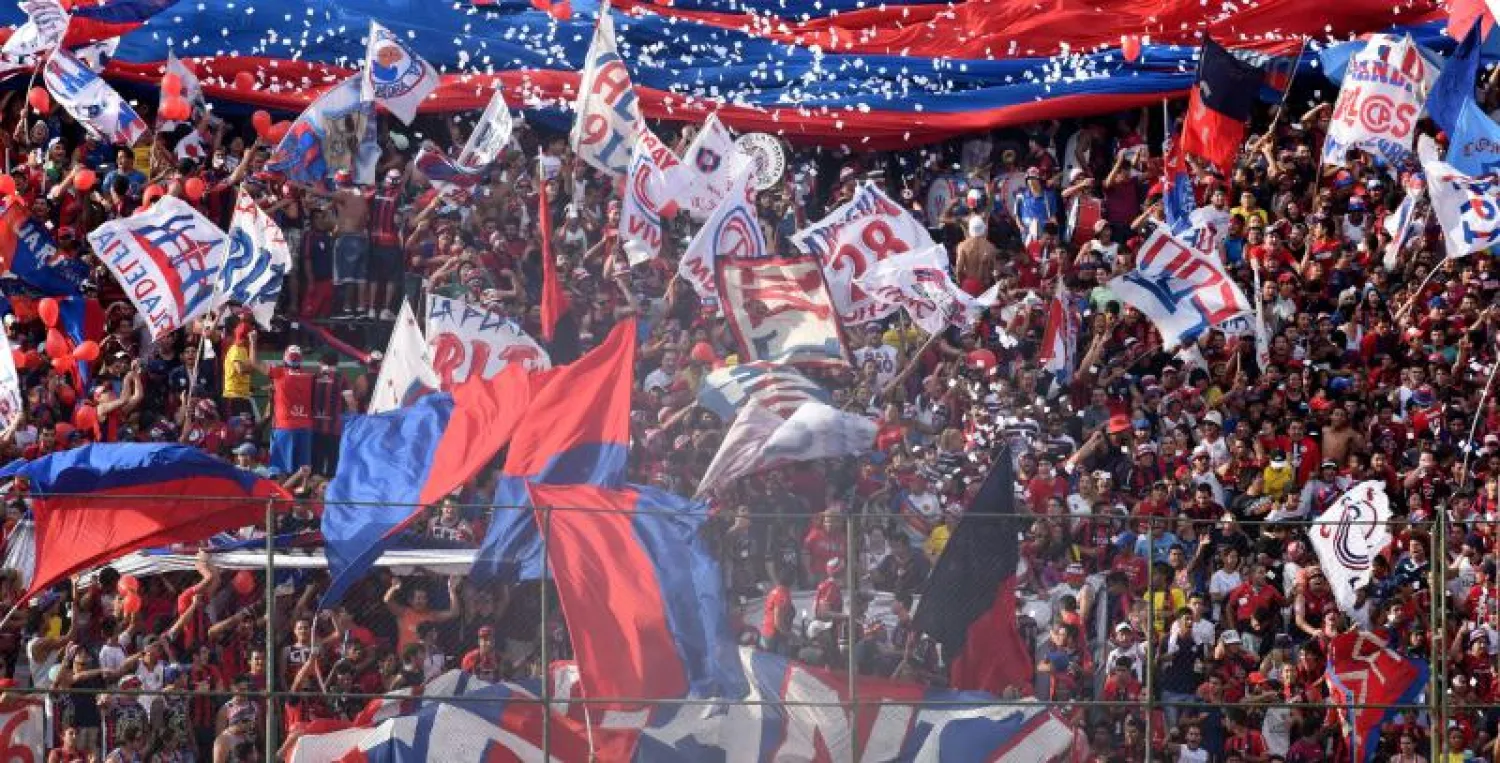 الحبس الاحتياطي لـ43 مشجعًا في باراغواي بسبب أعمال عنف