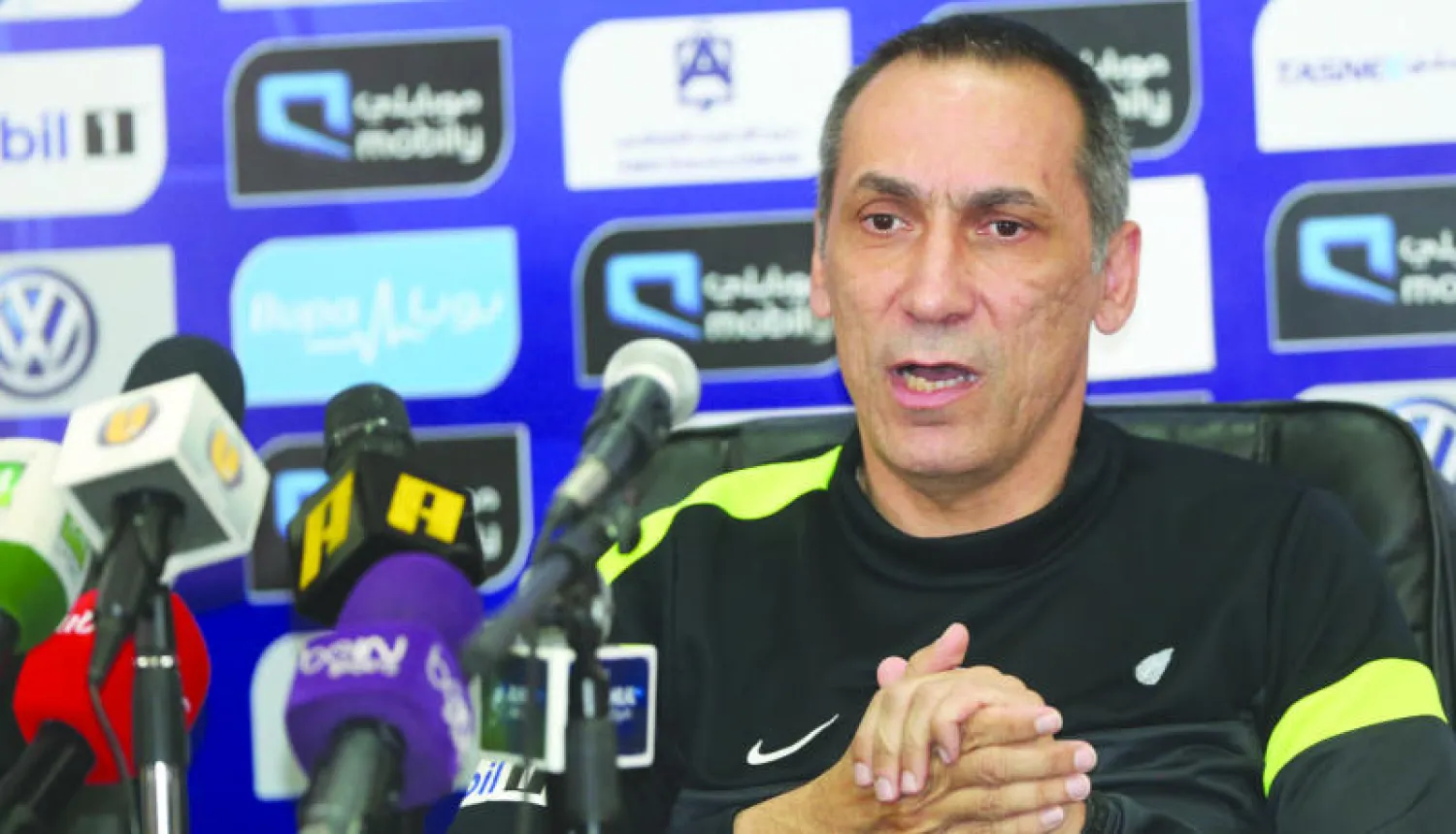 دونيس في المؤتمر الصحافي أمس (المركز الإعلامي)