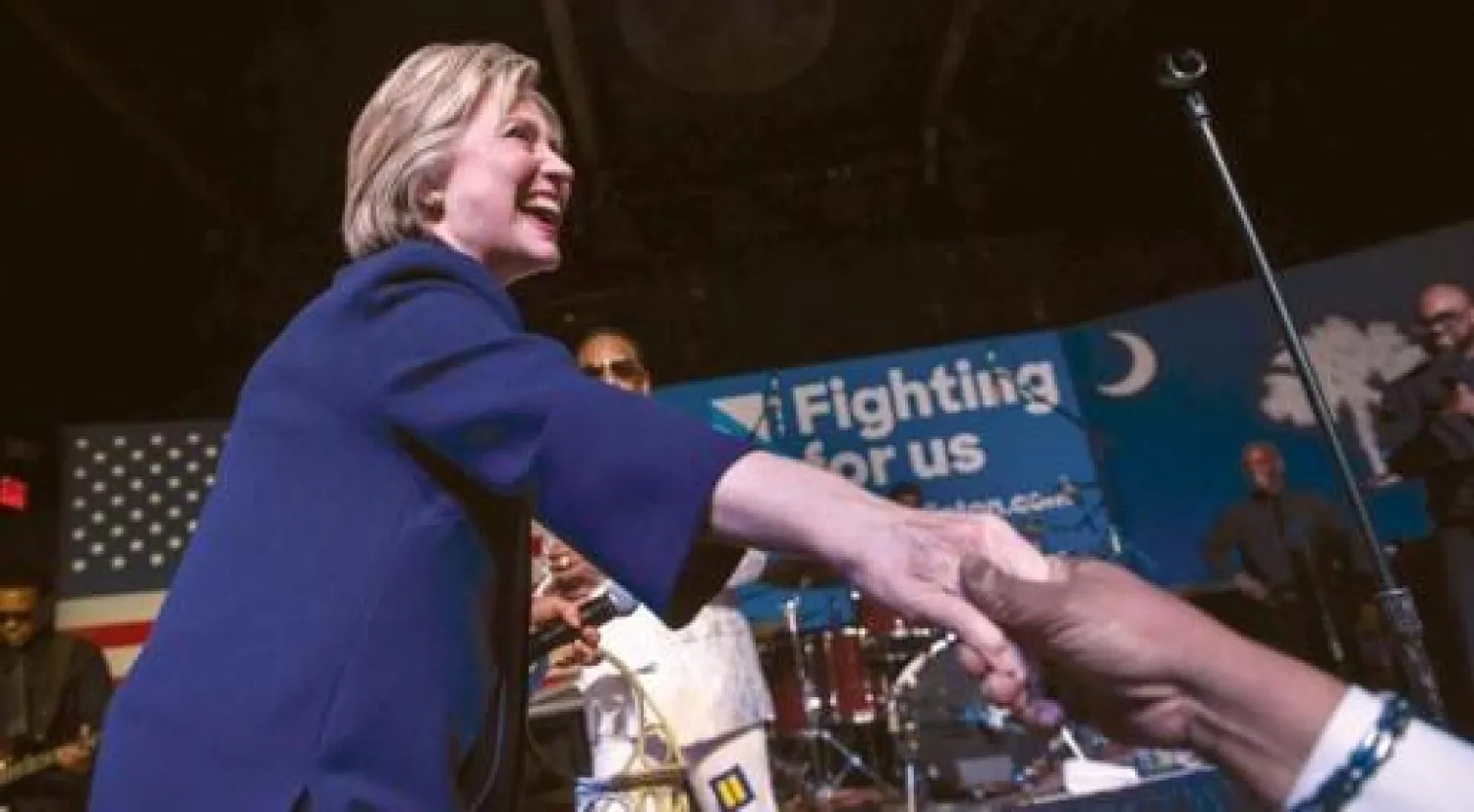 كلينتون تسعى نحو فوز ثالث على خصمها ساندرز قبل الثلاثاء الكبير