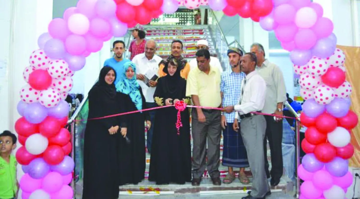 وكيل محافظة عدن يفتتح أول من أمس البازار النسائي التجاري الأول (سبأ)