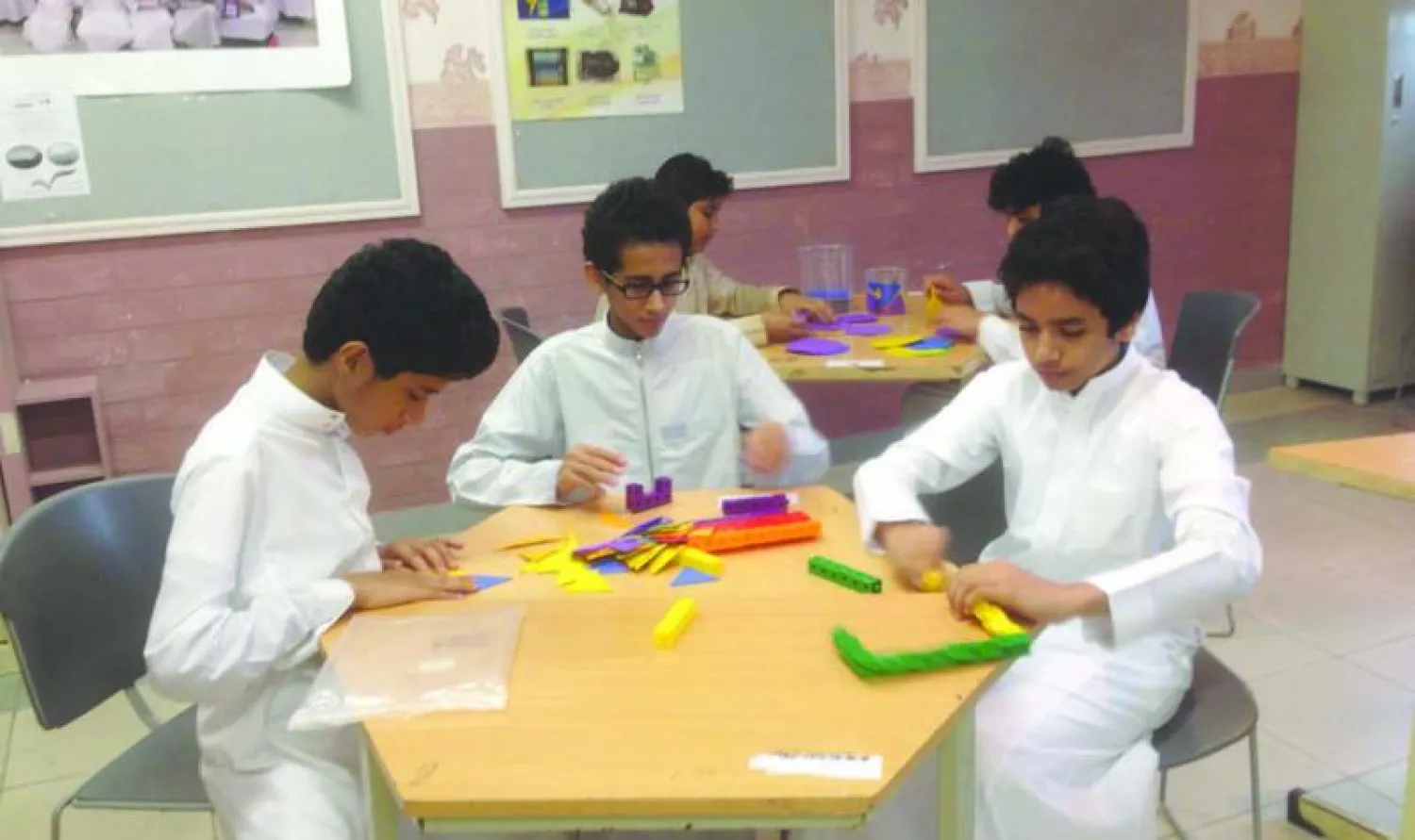 معلم يطرح استراتيجية لتنمية مهارات الأطفال بشراكة مع شركة محمود صالح أبار