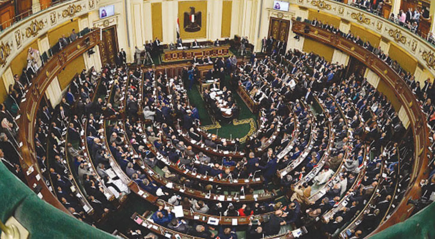 أعضاء البرلمان المصري خلال جلسة افتتاح البرلمان في يناير الماضي (غيتي)
