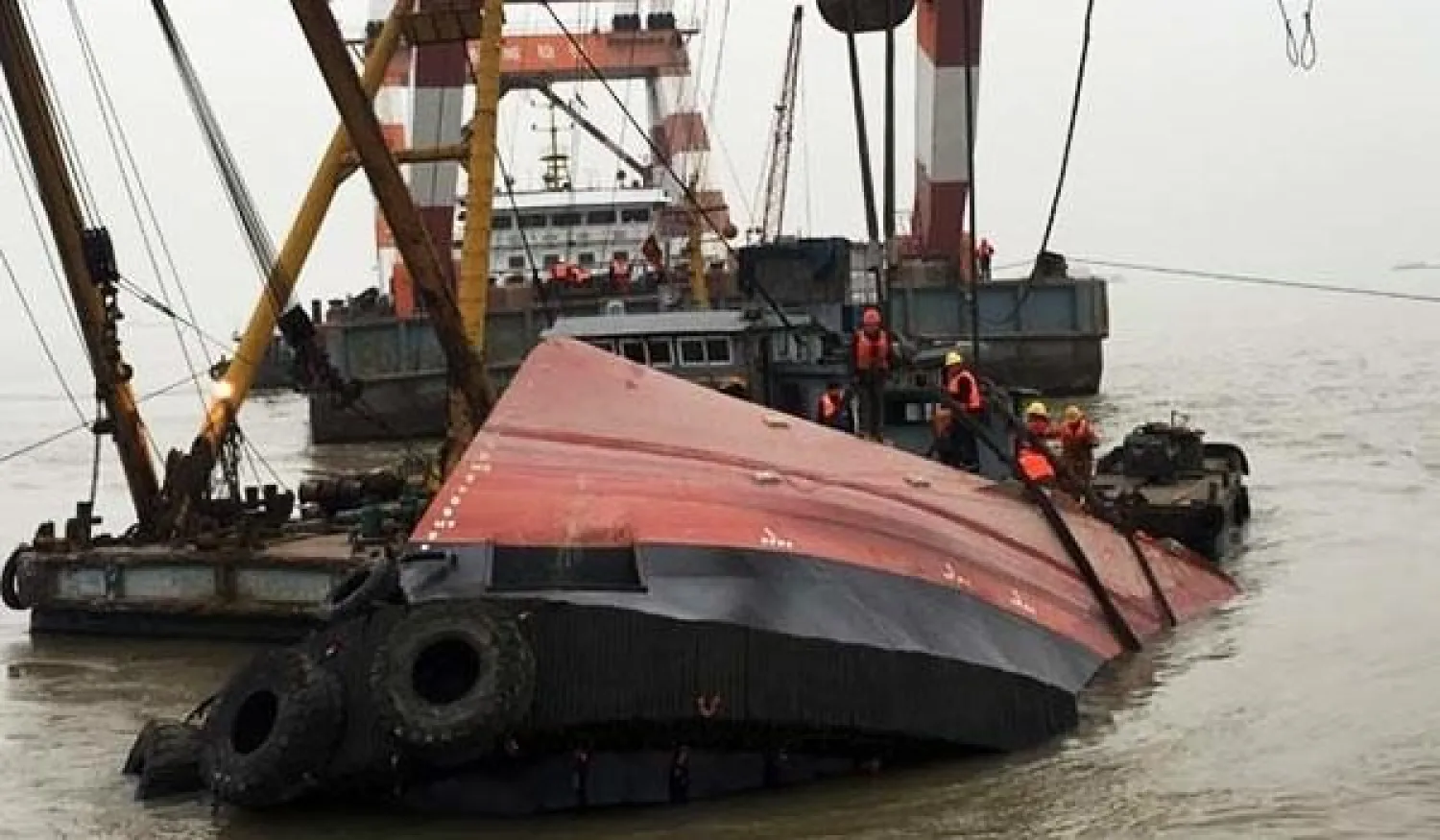 إصابة 50 شخصًا على الأقل في انفجار محرك قارب بتايلاند