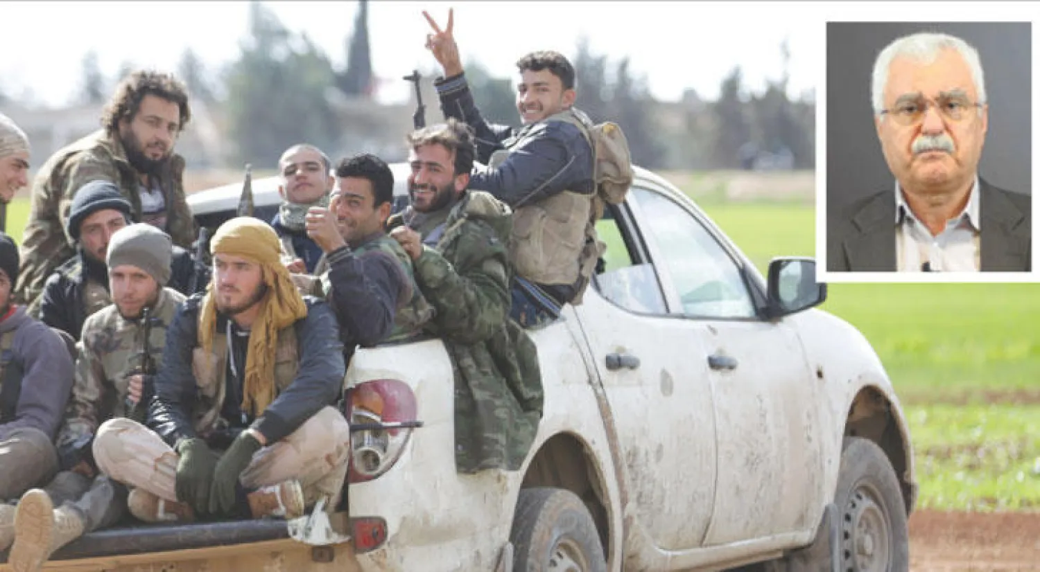 مسلحون من {جيش السنة} تقلهم عربة في قرية تل مامو في جنوب مدينة حلب أمس. وفي الإطار جورج صبرة نائب رئيس وفد المعارضة السورية المفاوض (رويترز)