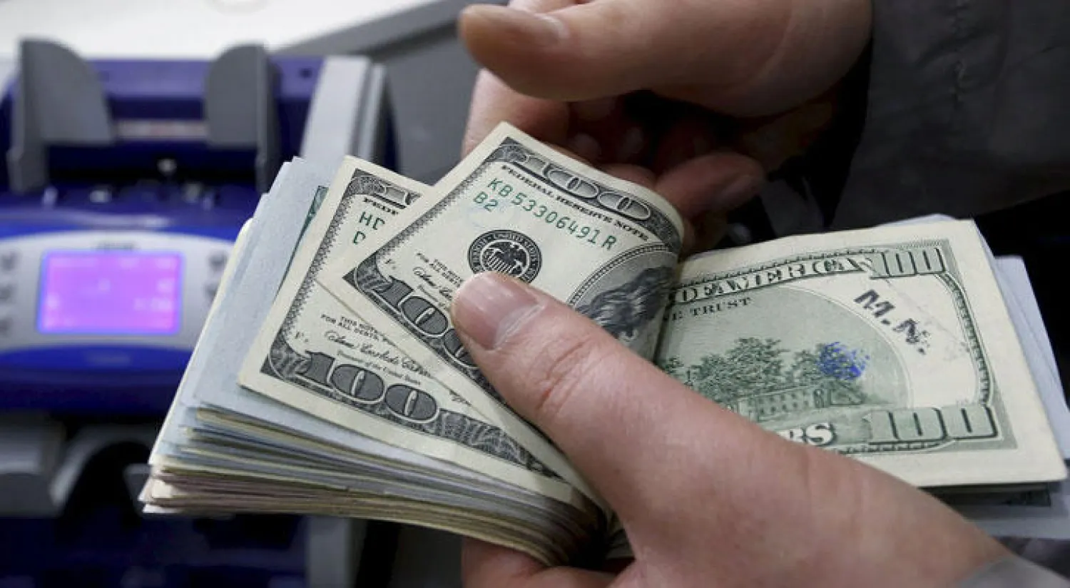 المركزي المصري بين الحفاظ على الأسعار أو تخفيض الجنيه