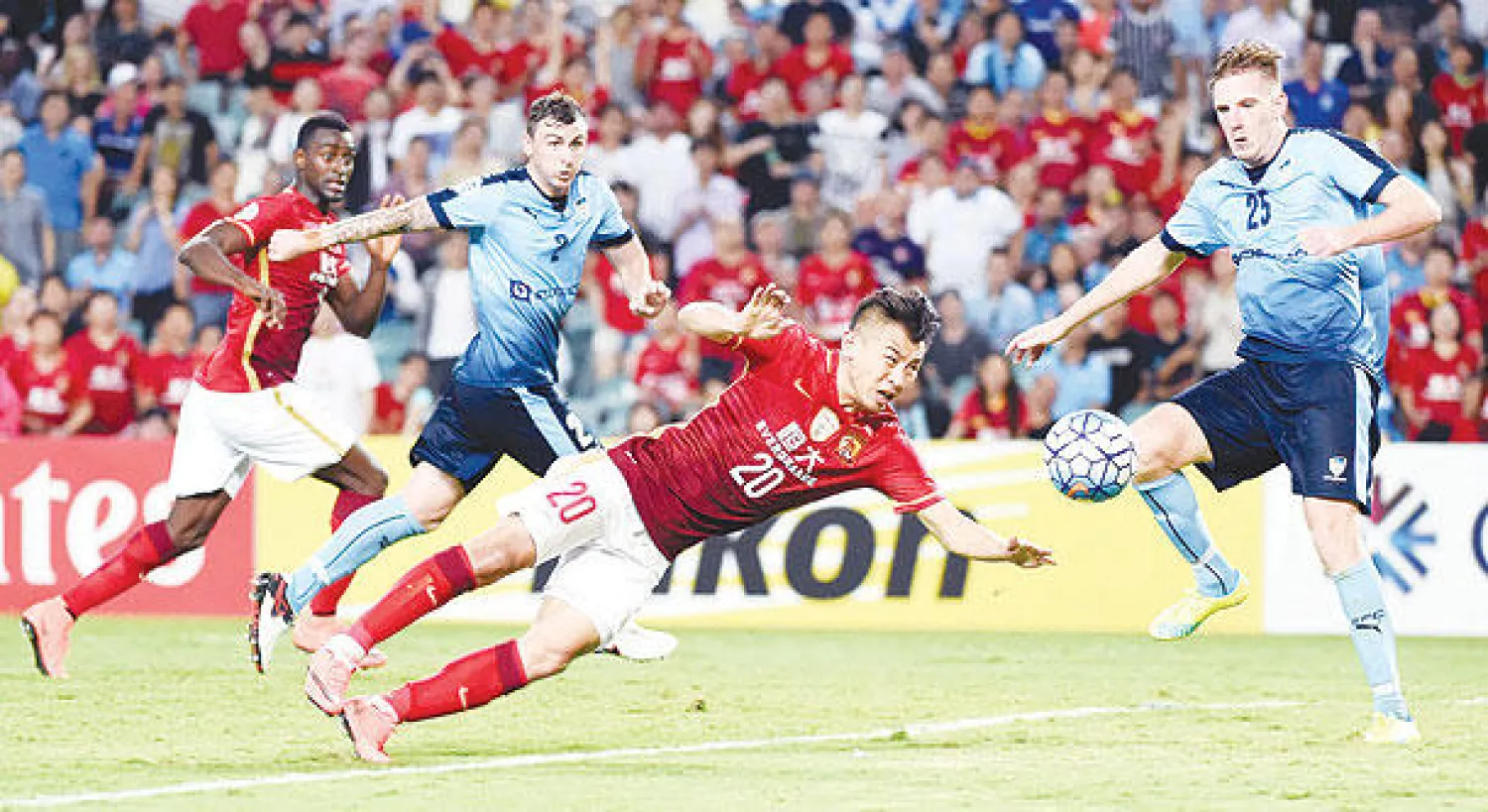 الأندية الصينية أنفقت 365 مليون دولار على اللاعبين الأجانب في الفترة الأخيرة (أ.ف.ب)