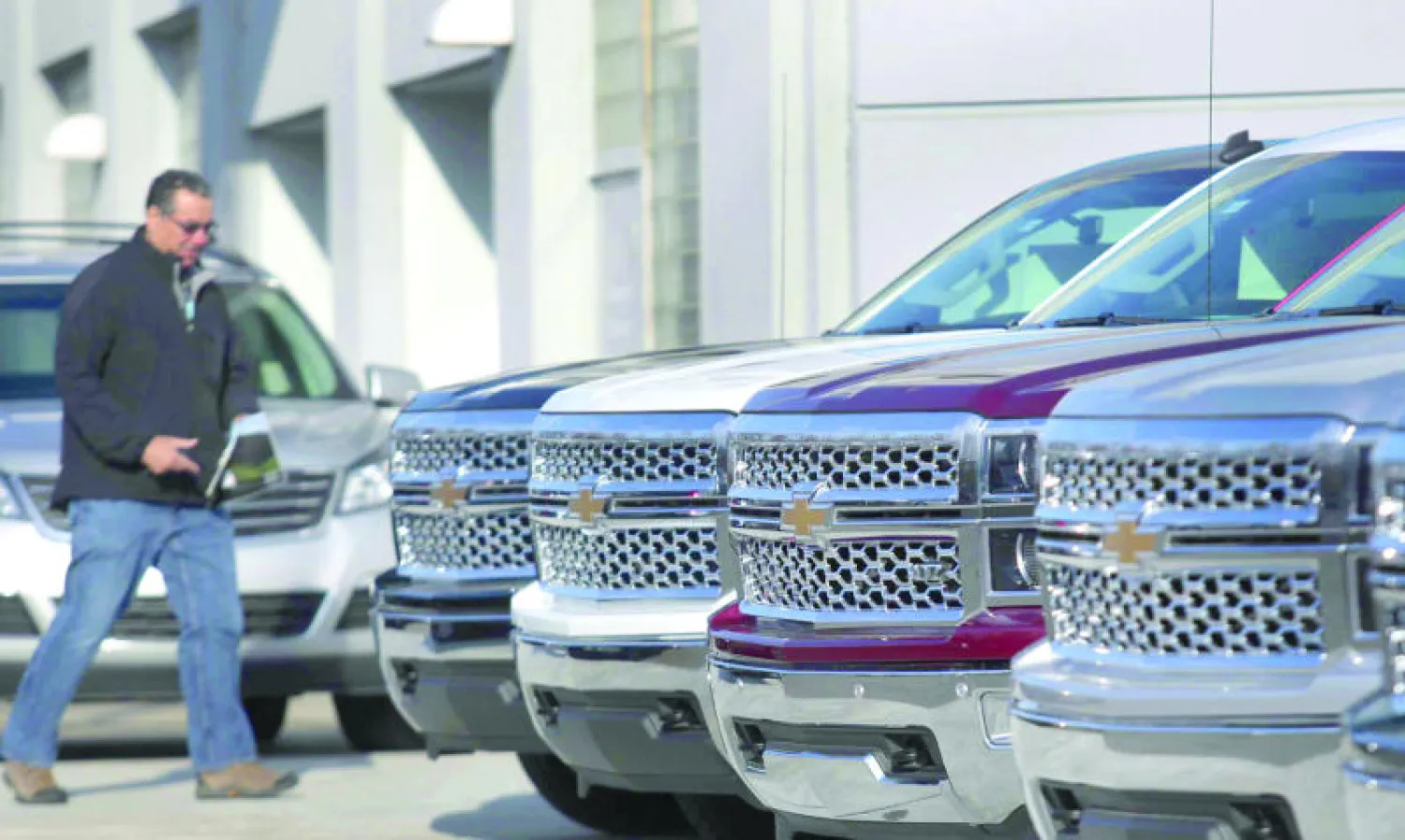 صممت معايير ترشيد استهلاك الوقود بهدف خلق أسطول من السيارات الجديدة يبلغ معدل التعويض لها 54.5 ميل للغالون (رويترز)