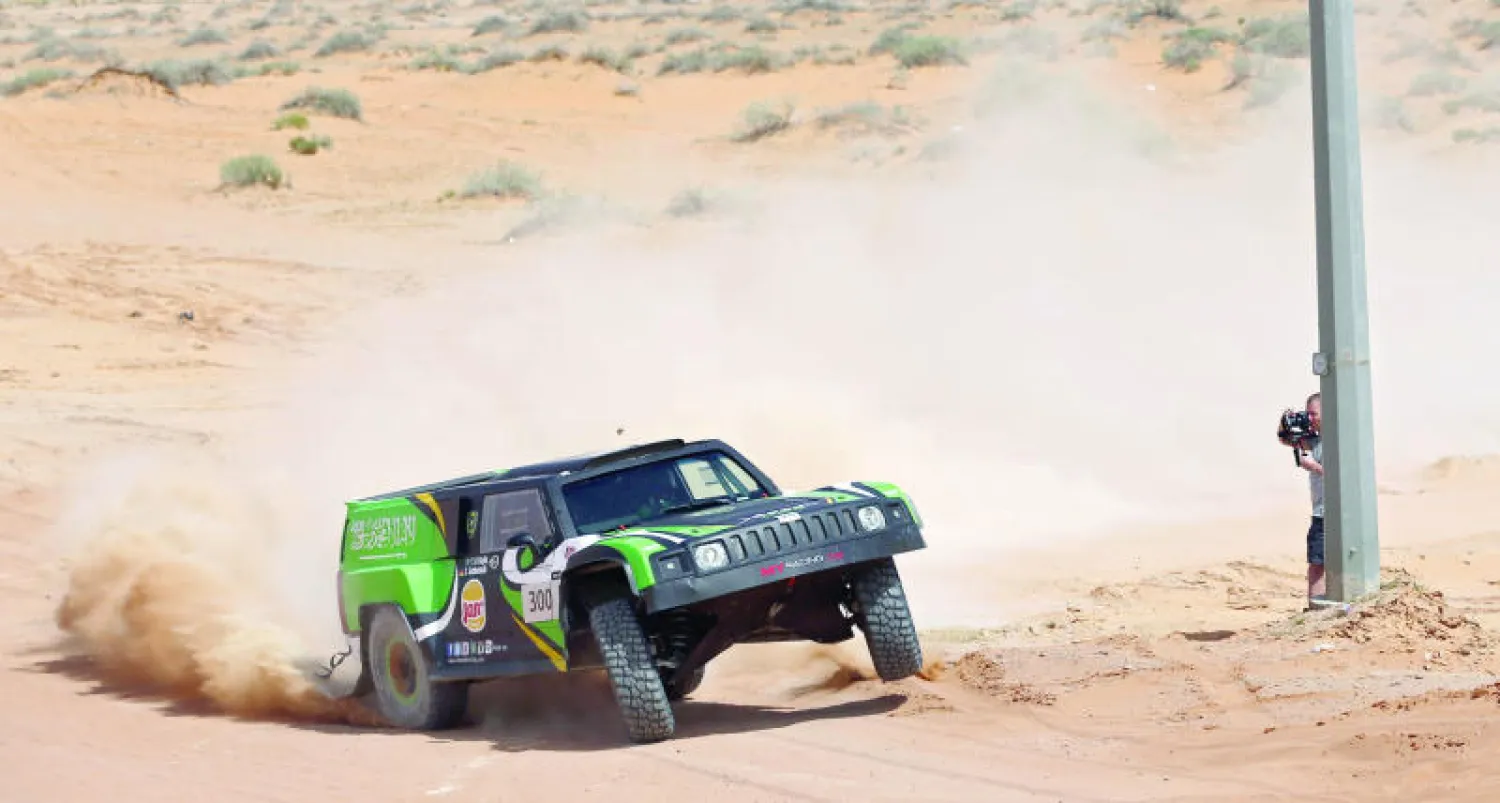 الراجحي خلال منافسات رالي حائل (المركز الإعلامي)