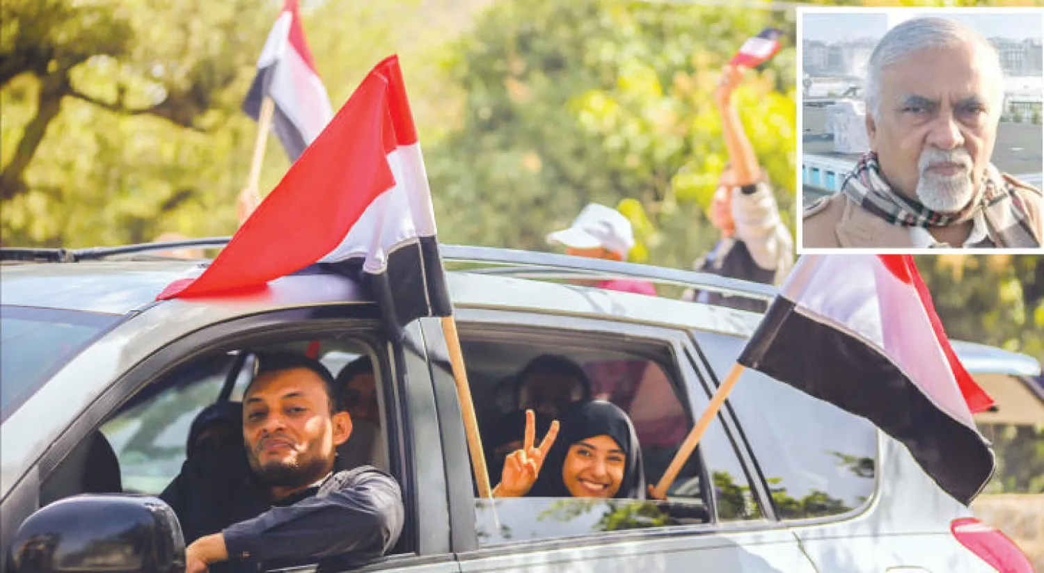 يمنيون بمنطقة بير باش يحتفلون بفك الحصار عن تعز وتحرير معظم أحياء المدينة من المتمردين الحوثيين (أ.ف.ب) و في الاطار ياسين مكاوي