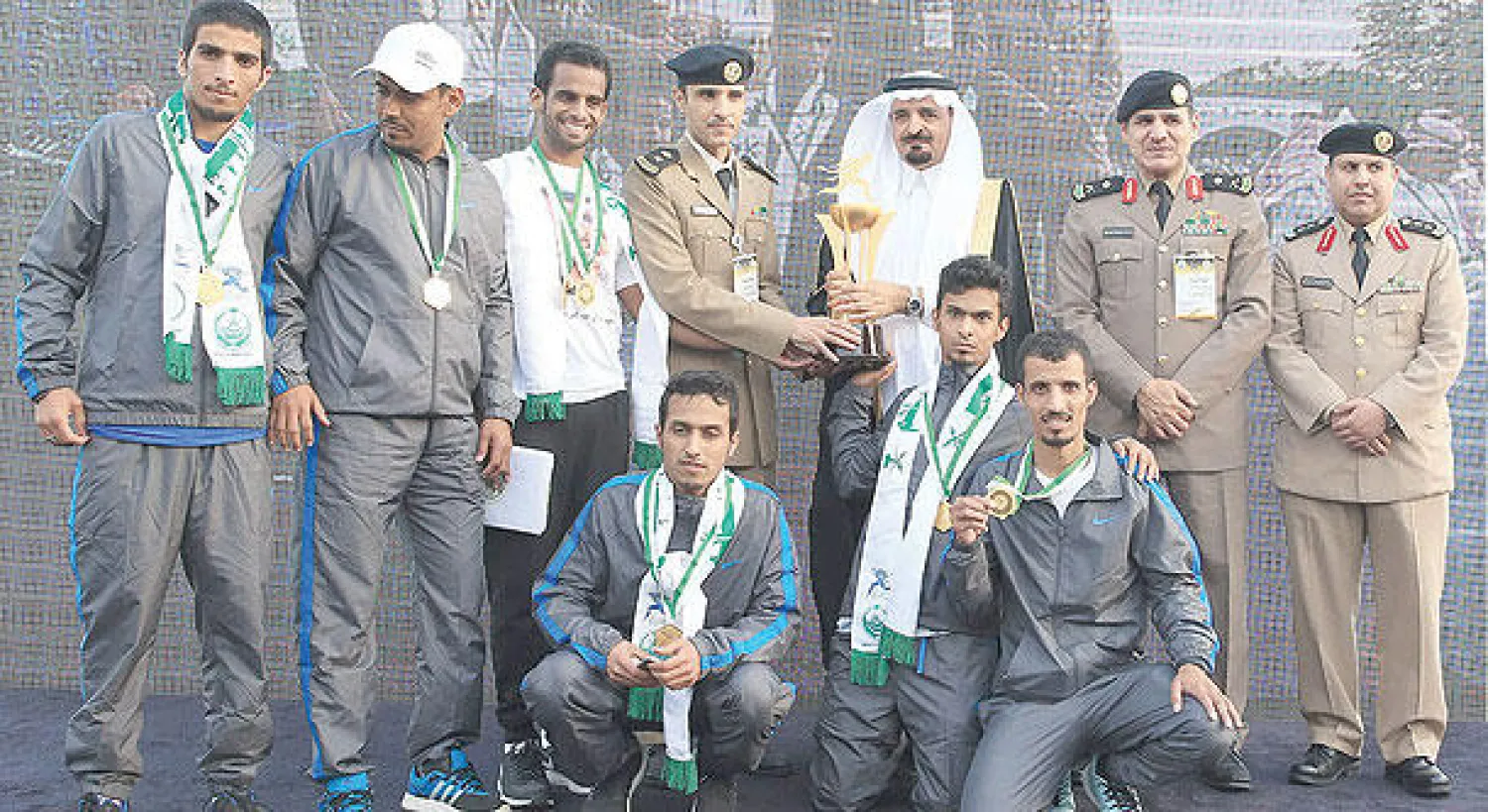 جانب من تتويج فريق الأمن العام  بجائزة المركز الأول ({الشرق الأوسط})