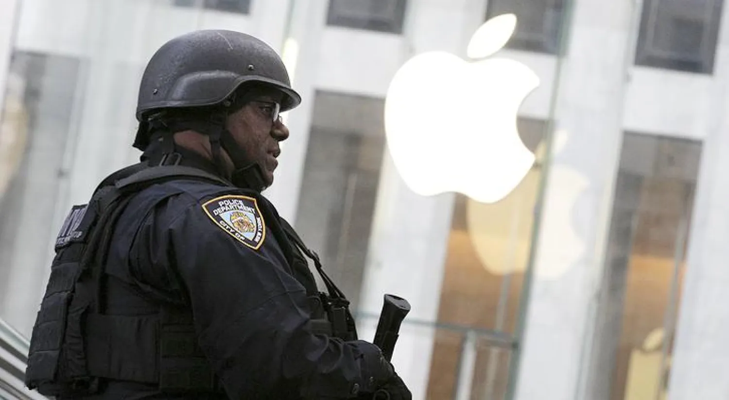 مواجهة قضائية بين شركة «آبل» والحكومة الأميركية اليوم
