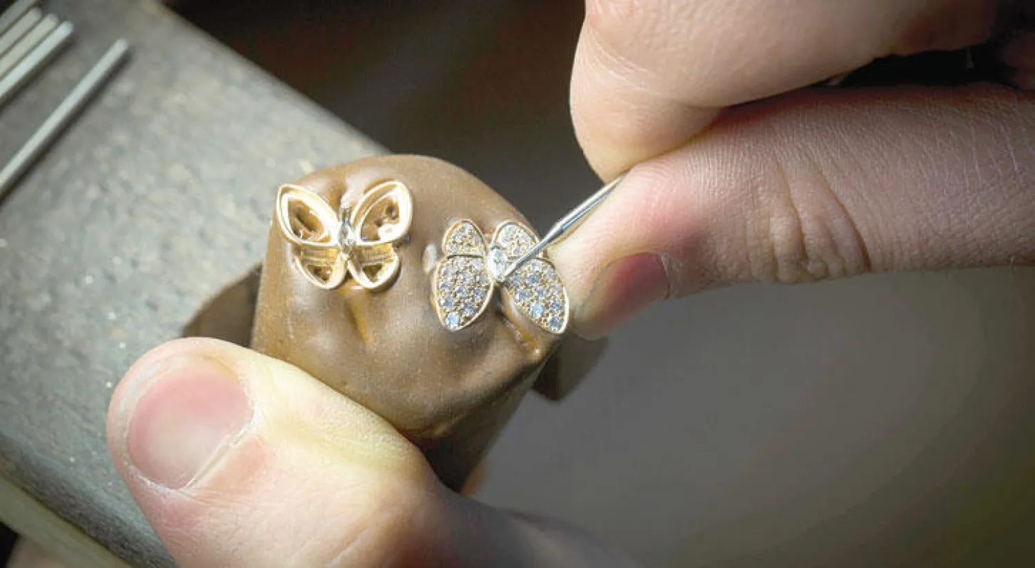 «فان كليف آند آربلز» تحتفل بالربيع مع إبداعات جديدة في مجموعة «تو باترفلاي»