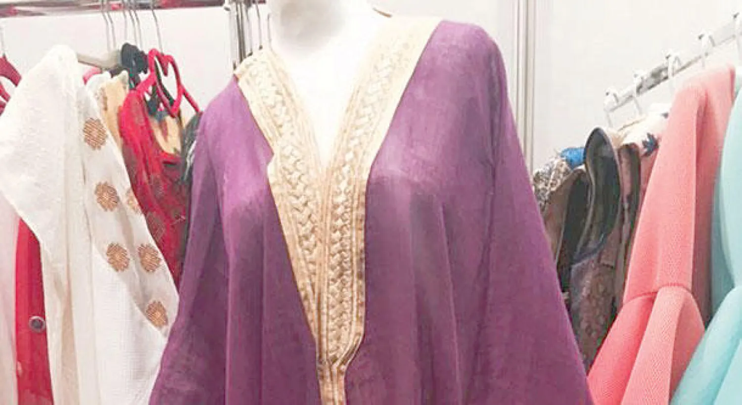 «العباءة» نجمة معرض المرأة السعودية الخامس في الرياض