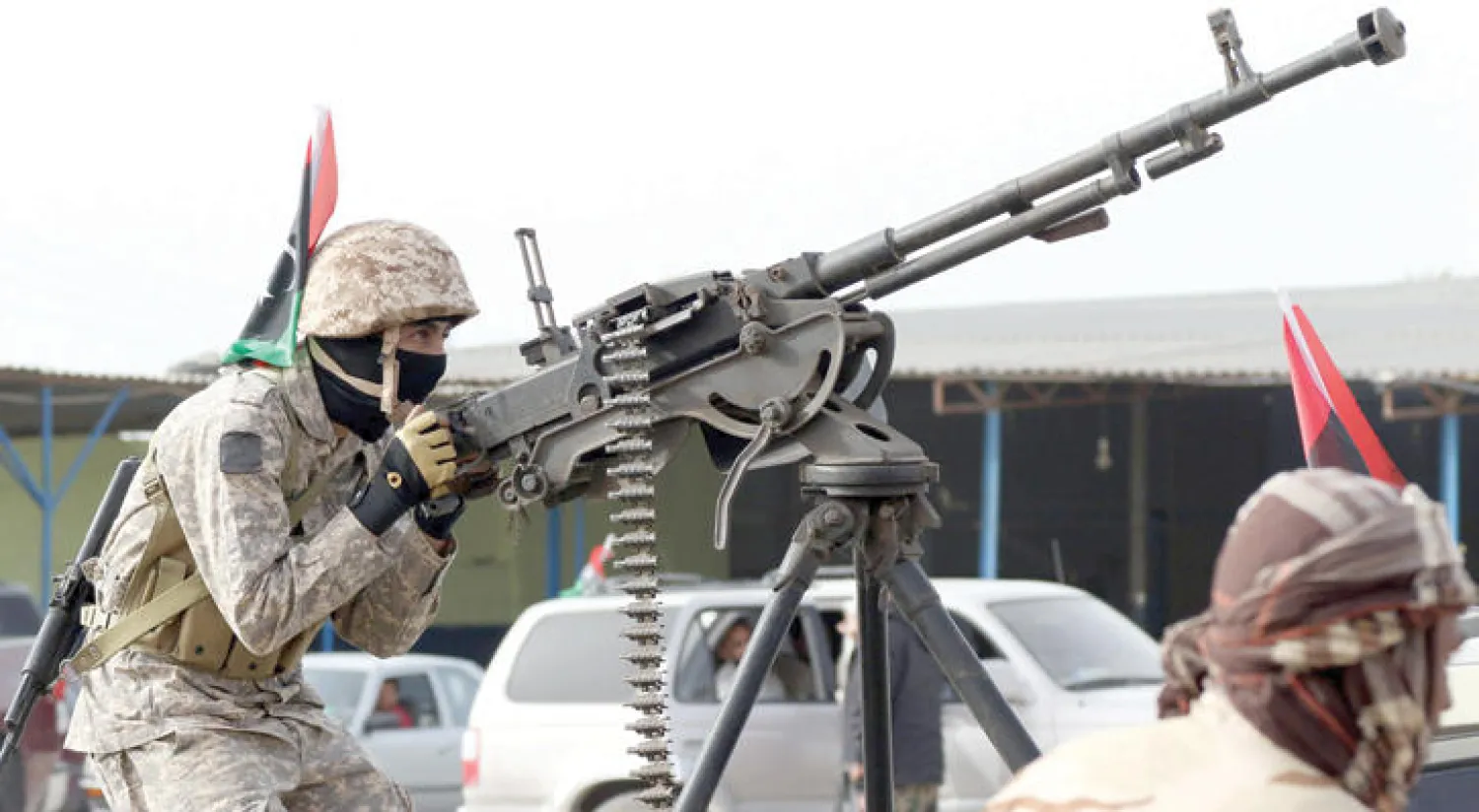 صورة تعود إلى فبراير الماضي لمسلح من ميليشيات {فجر ليبيا} في صبراتة (أ.ف.ب)