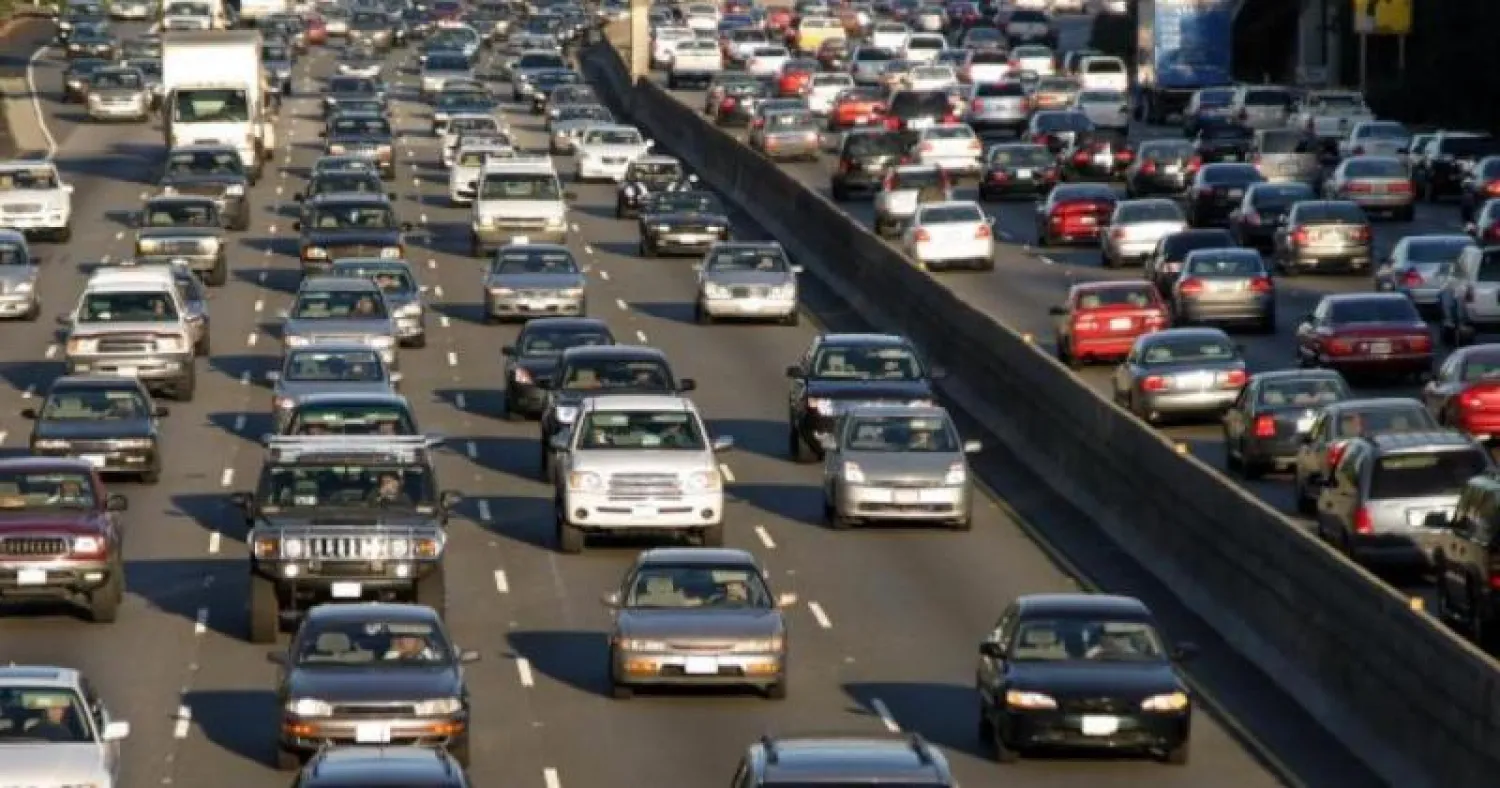 دراسة: الذهاب للعمل بالسيارة يزيد الوزن في منتصف العمر