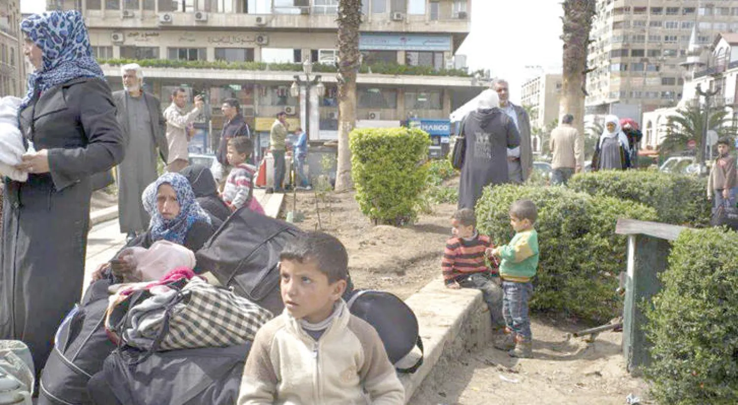 نازحون من معارك سوريا في ميدان المرجة بقلب دمشق (واشنطن بوست)