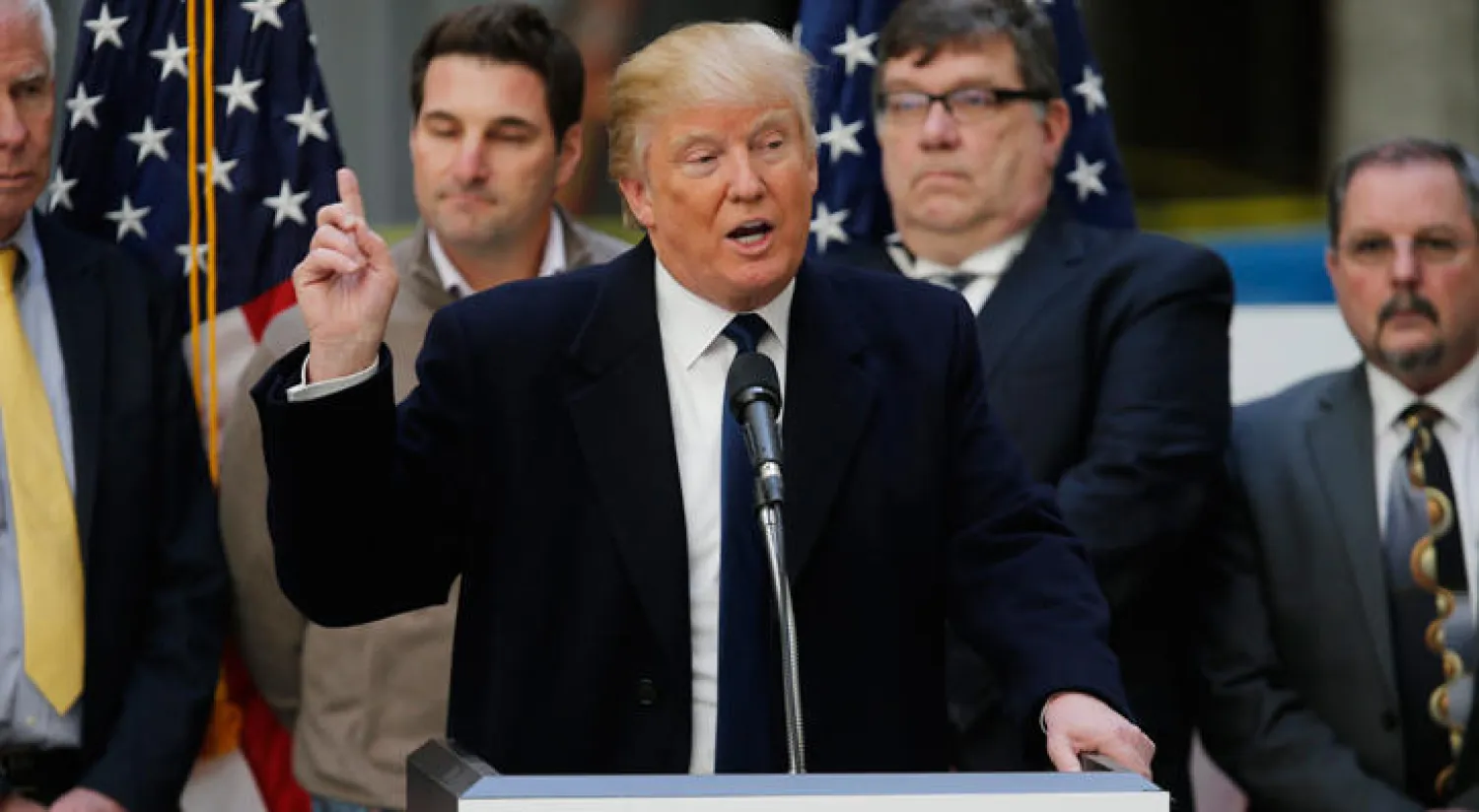 المرشح الجمهوري المحتمل للرئاسة الأميركية دونالد ترامب يلقي خطابا في إحدى الفعاليات الانتخابية في واشنطن الاثنين الماضي (رويترز)