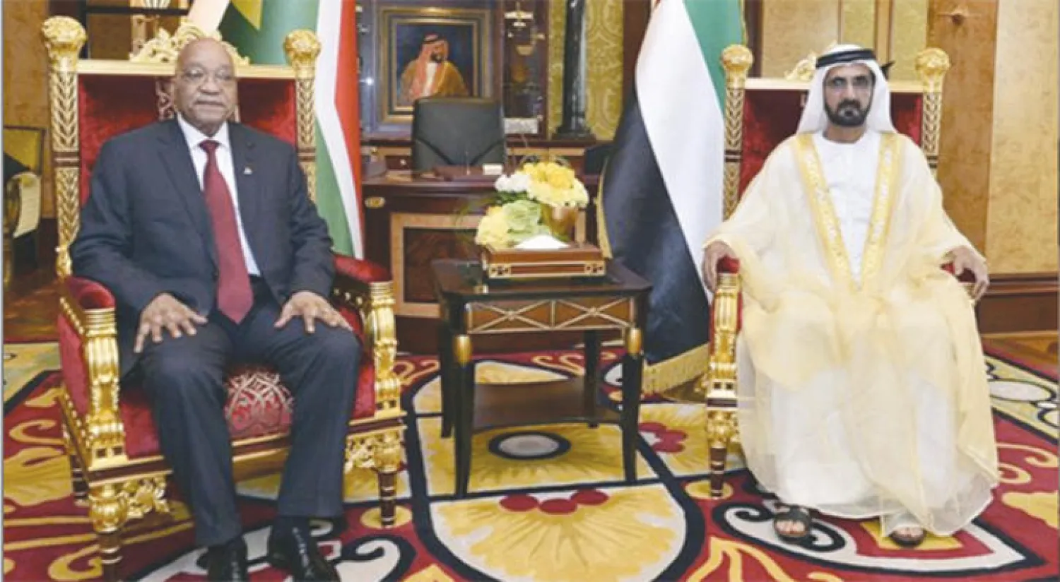 الشيخ محمد بن راشد ورئيس جنوب أفريقيا خلال لقائهما أمس (وام)