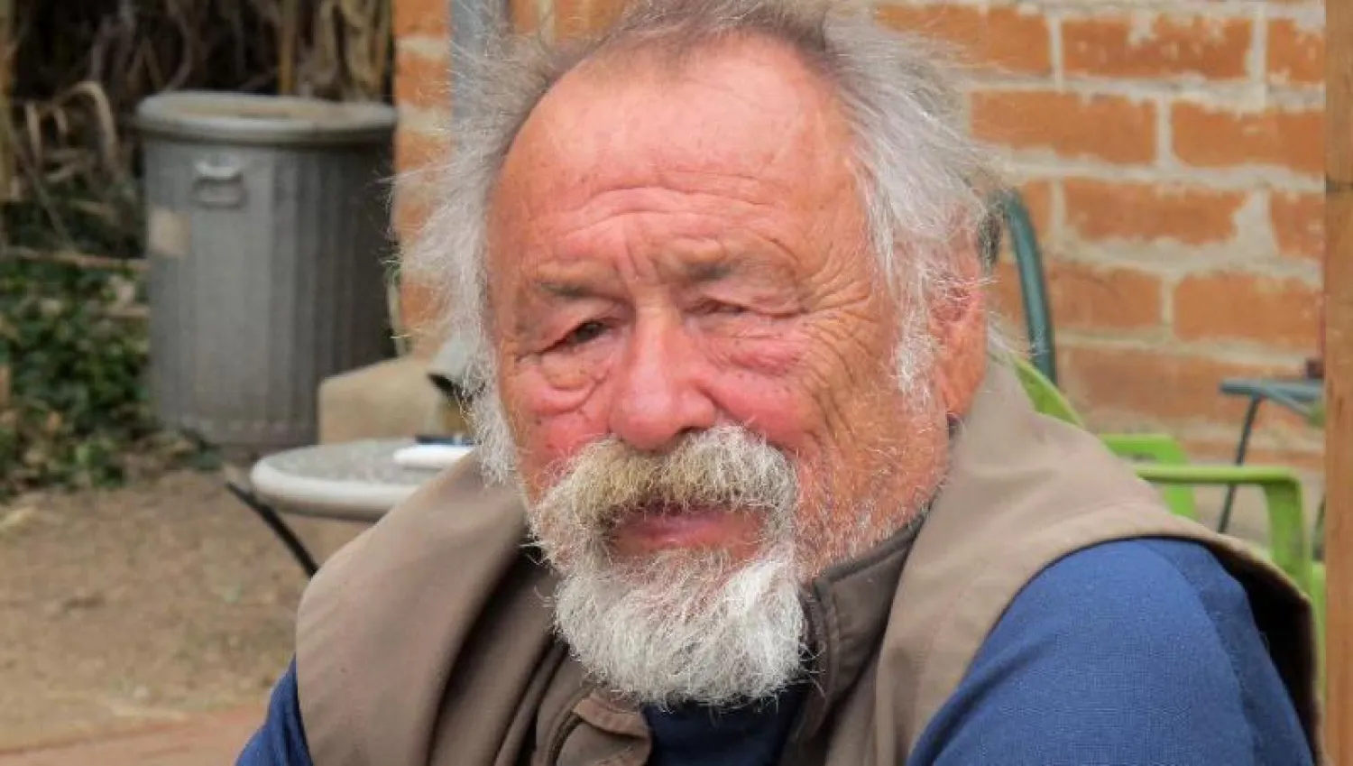 وفاة الكاتب الأميركي جيم هاريسون عن 78 عامًا