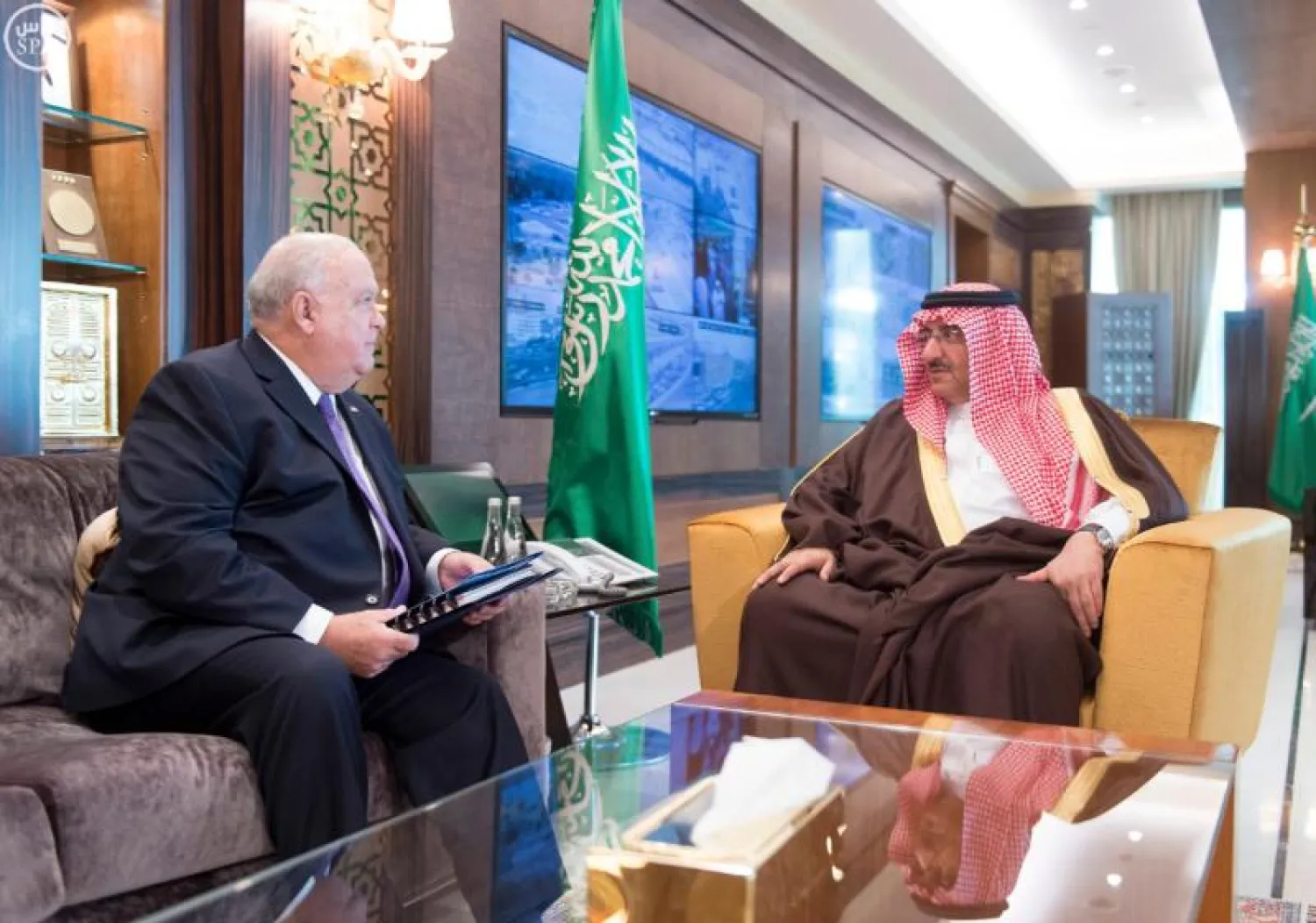 ولي العهد يبحث مع السفير الأميركي لدى السعودية تعزيز العلاقات بين البلدين