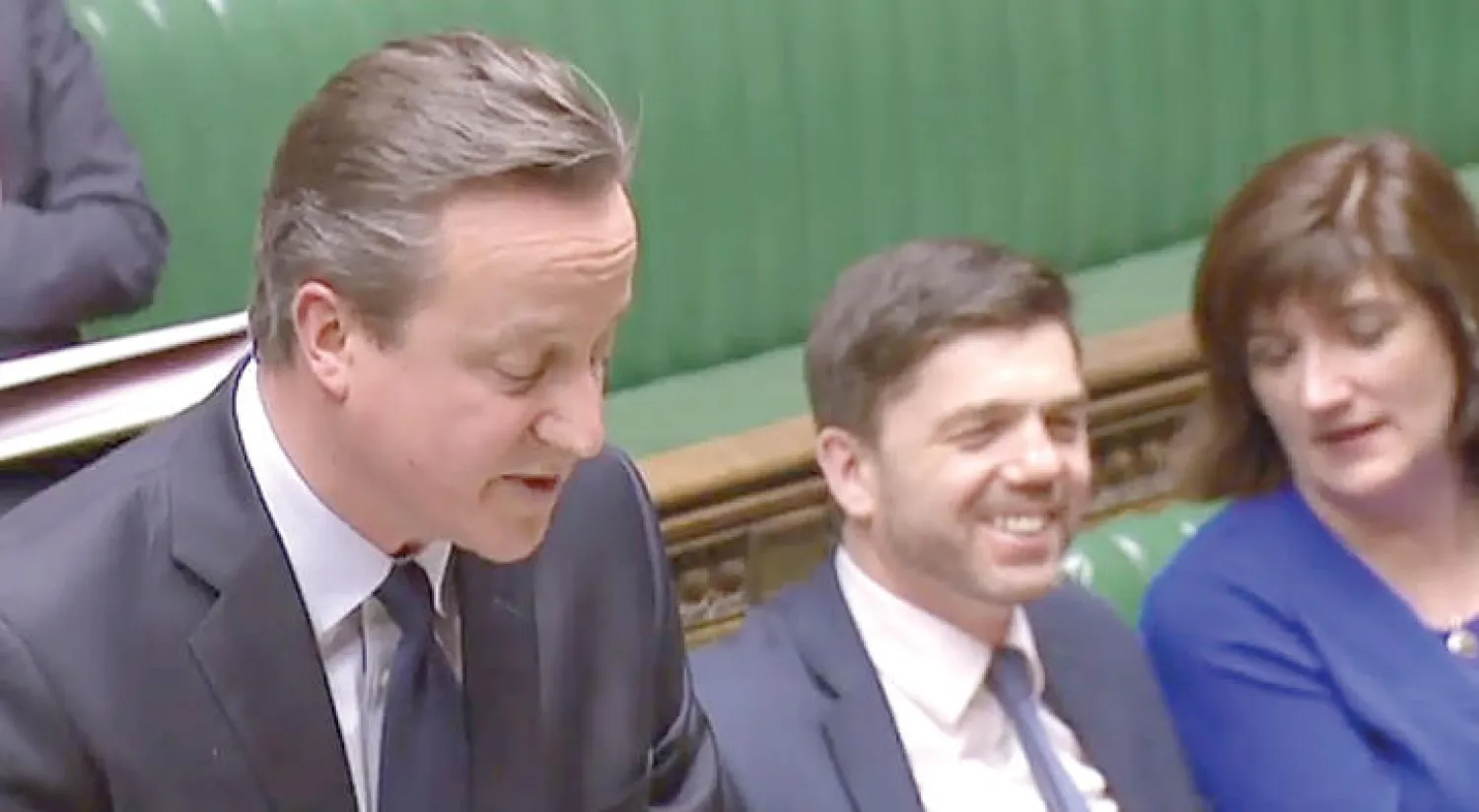 وزيرة التعليم البريطانية نيكي مورغان ووزير العمل ستيفن كراب يحضران جلسة برلمانية يجيب خلالها رئيس الوزراء ديفيد كاميرون عن أسئلة النواب الأسبوع الماضي (أ.ف.ب)