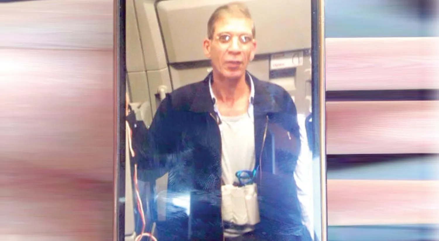 خاطف الطائرة المصرية يرتدي الحزام الناسف المزور («الشرق الأوسط»)