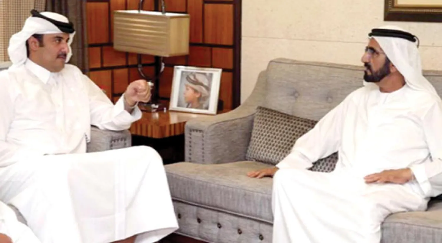 الشيخ محمد بن راشد خلال استقباله أمس أمير قطر الشيخ تميم