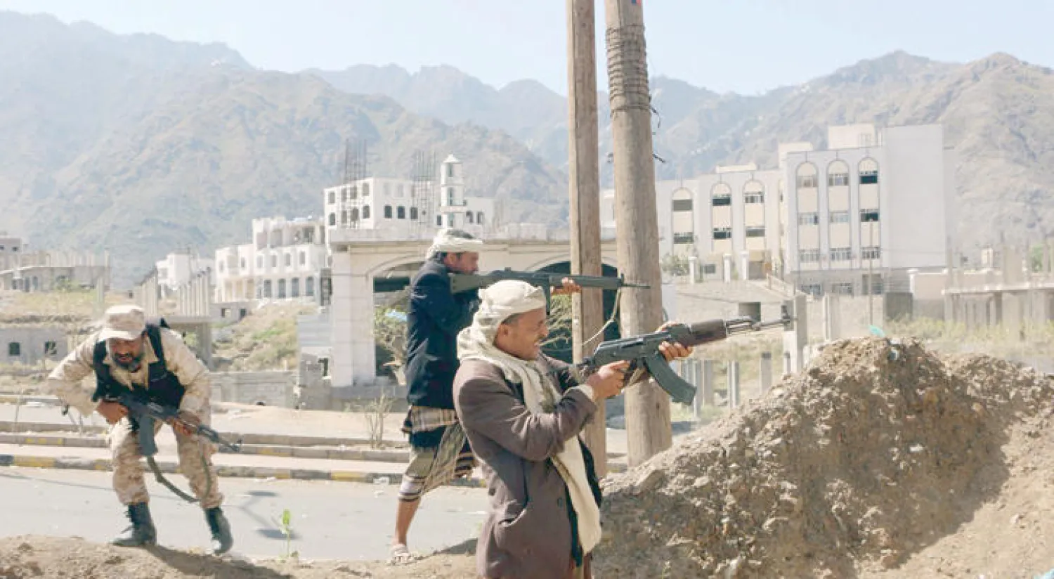 منيت الميليشيات الحوثية في شرق اليمن وشماله بخسائر فادحة في الأرواح والمعدات وخسرت الكثير من المواقع الإستراتيجية التي كانت تسيطر عليها (إ.ب.أ)