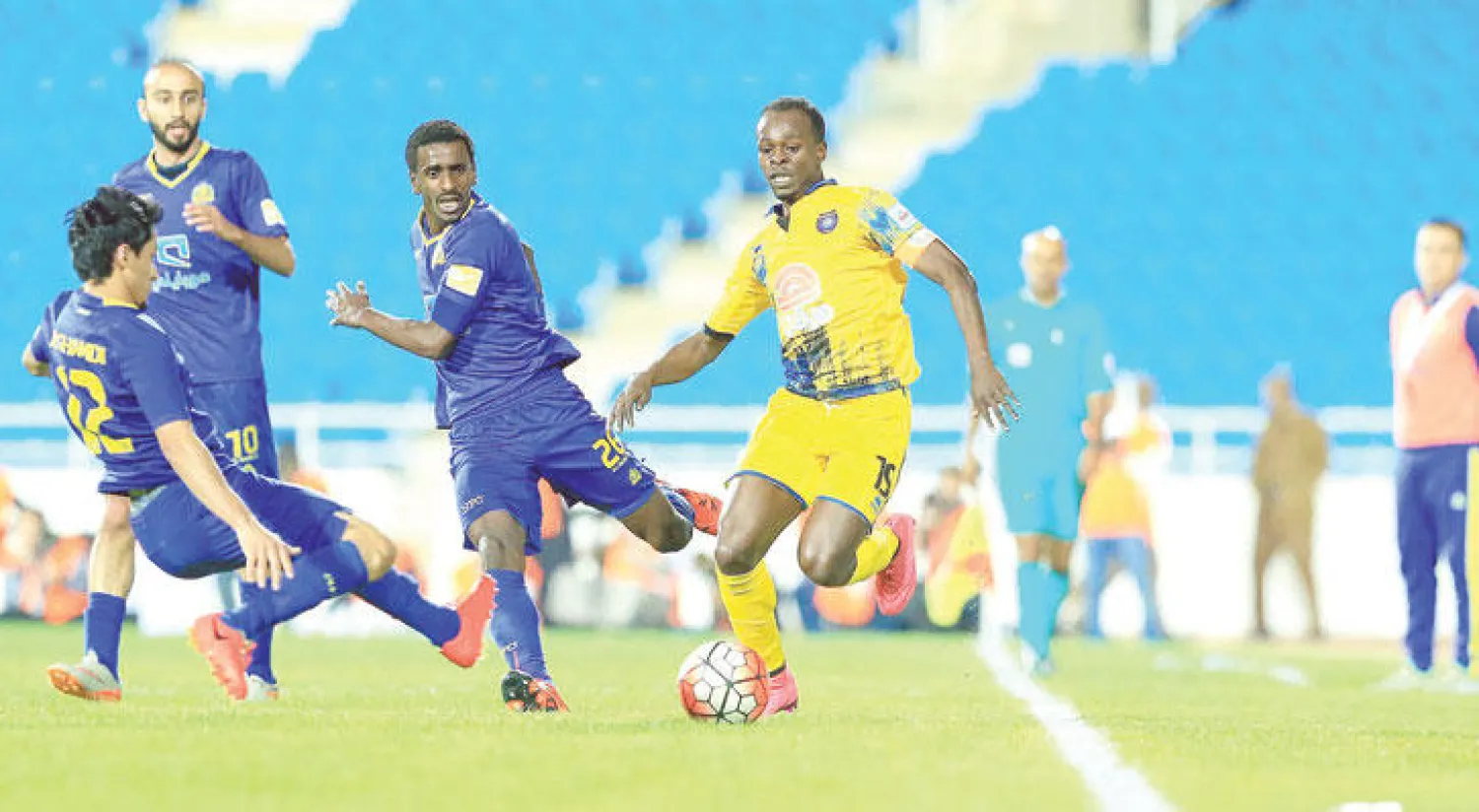 جانب من مباراة سابقة بين النصر والتعاون ({الشرق الأوسط})