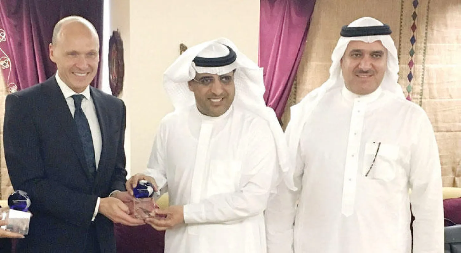 البنك الأهلي يحصل على جائزة التميز في جودة الحوالات الدولية لعام 2015