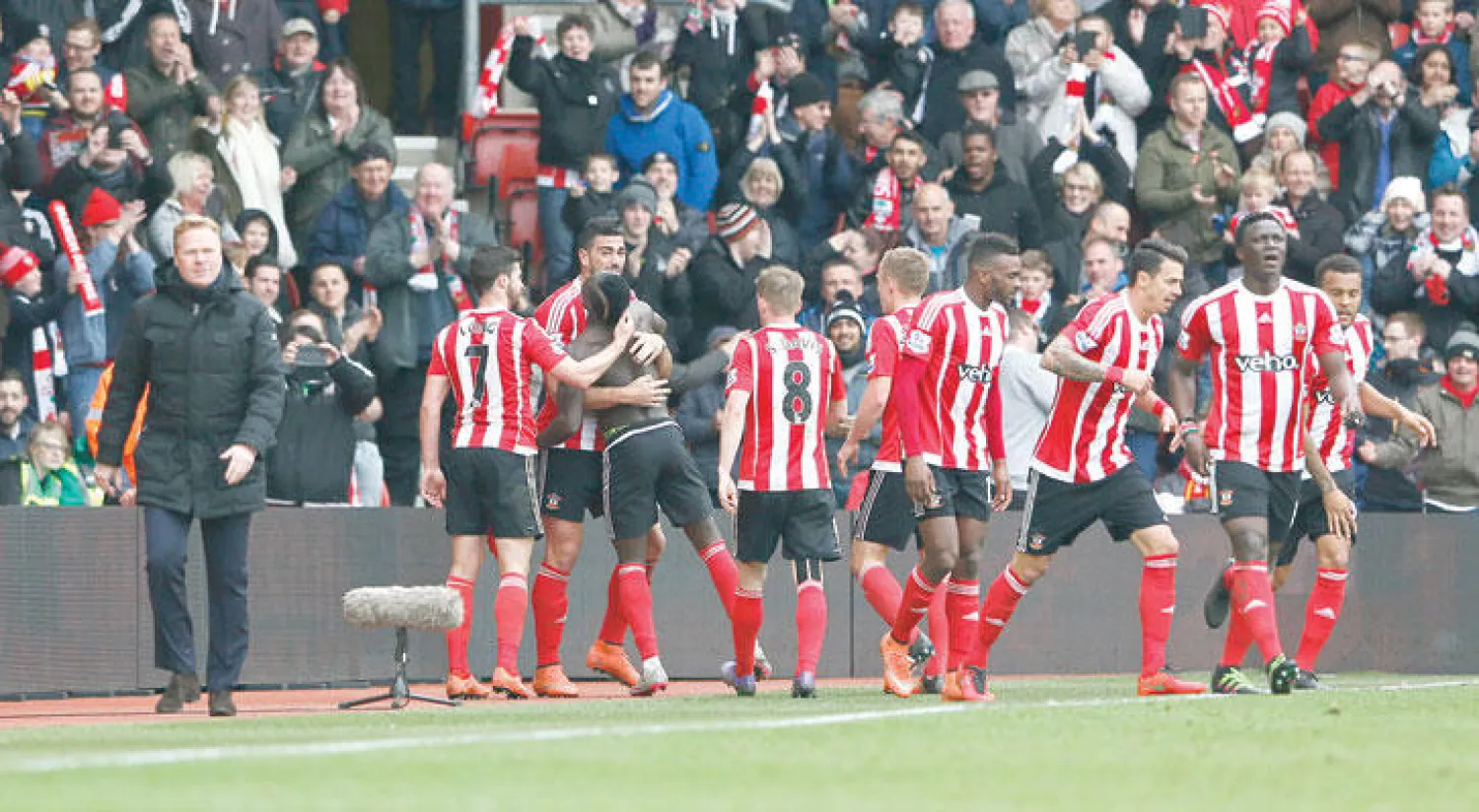 فوز ساوثهامبتون على ليفربول في المرحلة الماضية عزّز من فرص تأهله لدوري الأبطال (رويترز)