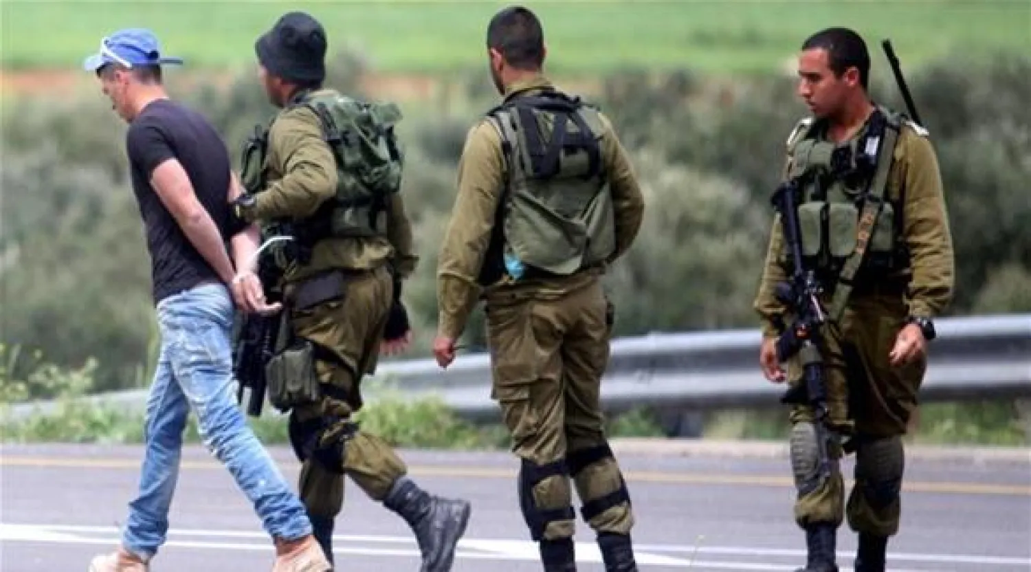 حملات دهم واعتقالات في مدن فلسطينية