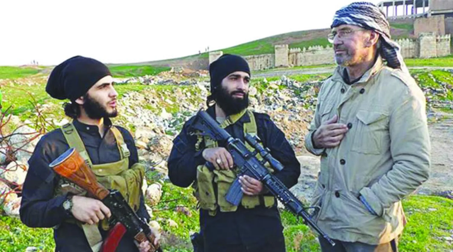 الصحافي الألماني جارغون تودنهوفر خلال زيارته للرقة («الشرق الأوسط»)