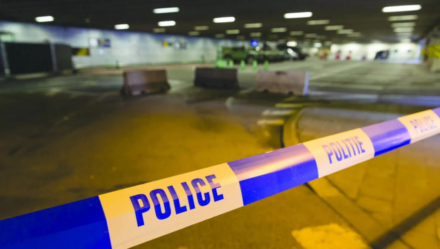 أجزاء من مطار بروكسل ما زالت مغلقة بعد إعادة تشغيله جزئيًا.. وسيّر المطار نحو 40 رحلة أمس.. في إطار مساعيه للعودة إلى العمل بشكل طبيعي بعد الانفجارين الانتحاريين اللذين شهدهما قبل نحو أسبوعين (أ.ف.ب)