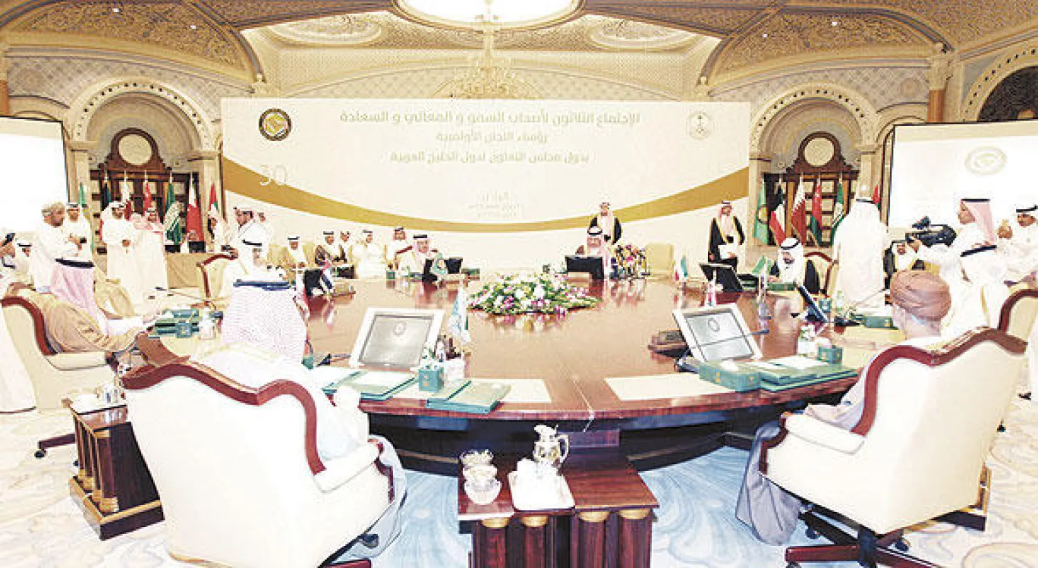 الأمير عبد الله بن مساعد خلال ترؤسه اجتماع رؤساء اللجان الأولمبية الخليجية (واس)