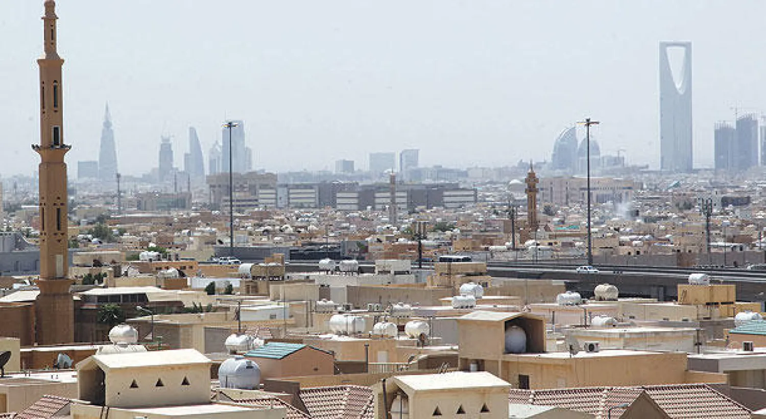 السوق العقارية السعودية تشهد انخفاضًا بسبب العزوف عن الطلب (تصوير: خالد الخميس)