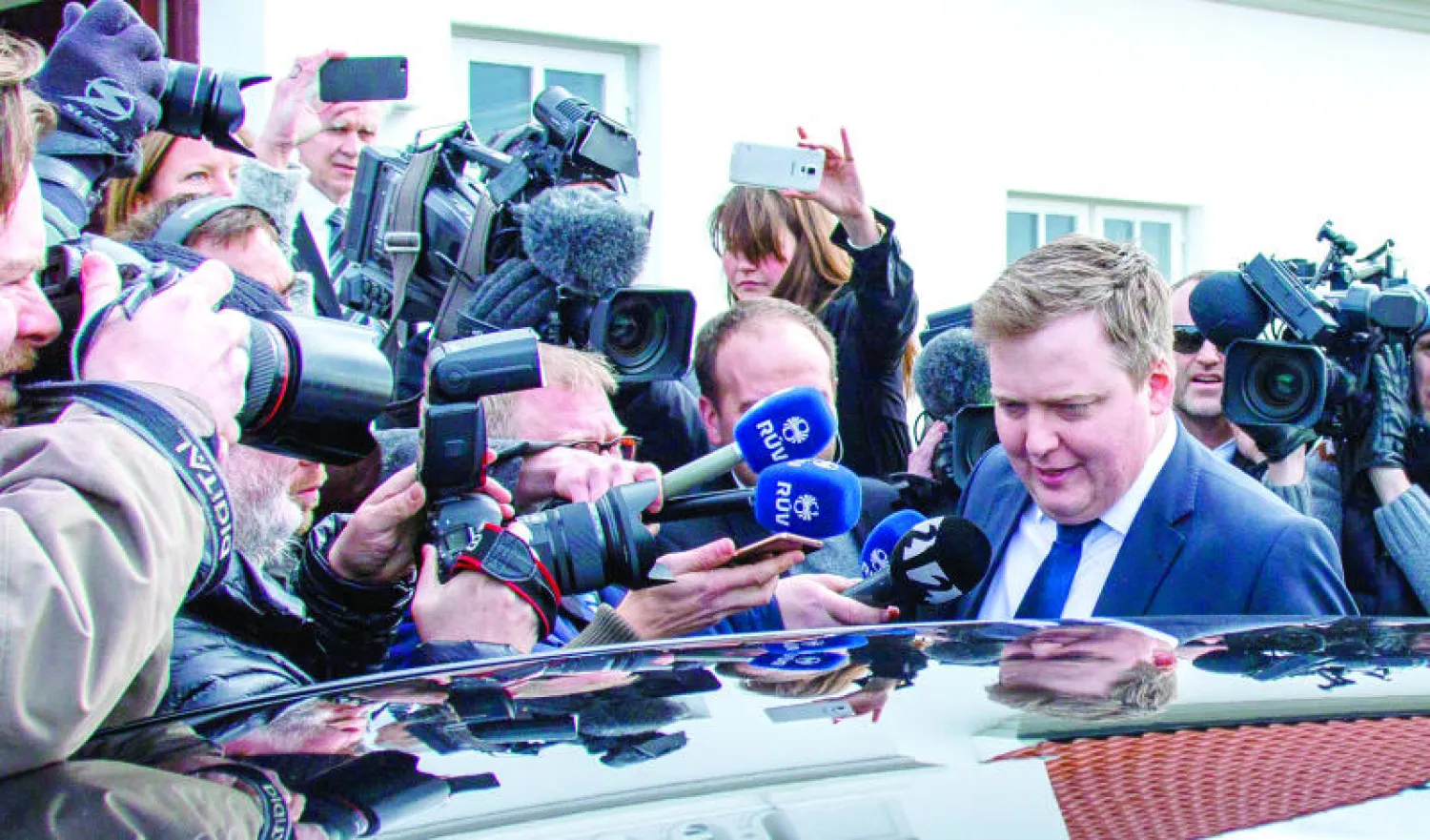 رئيس حكومة آيسلندا ديفيد سيغموندور غونلوغسون المستقيل أمس في ريكيافيك (إ.ب.أ)