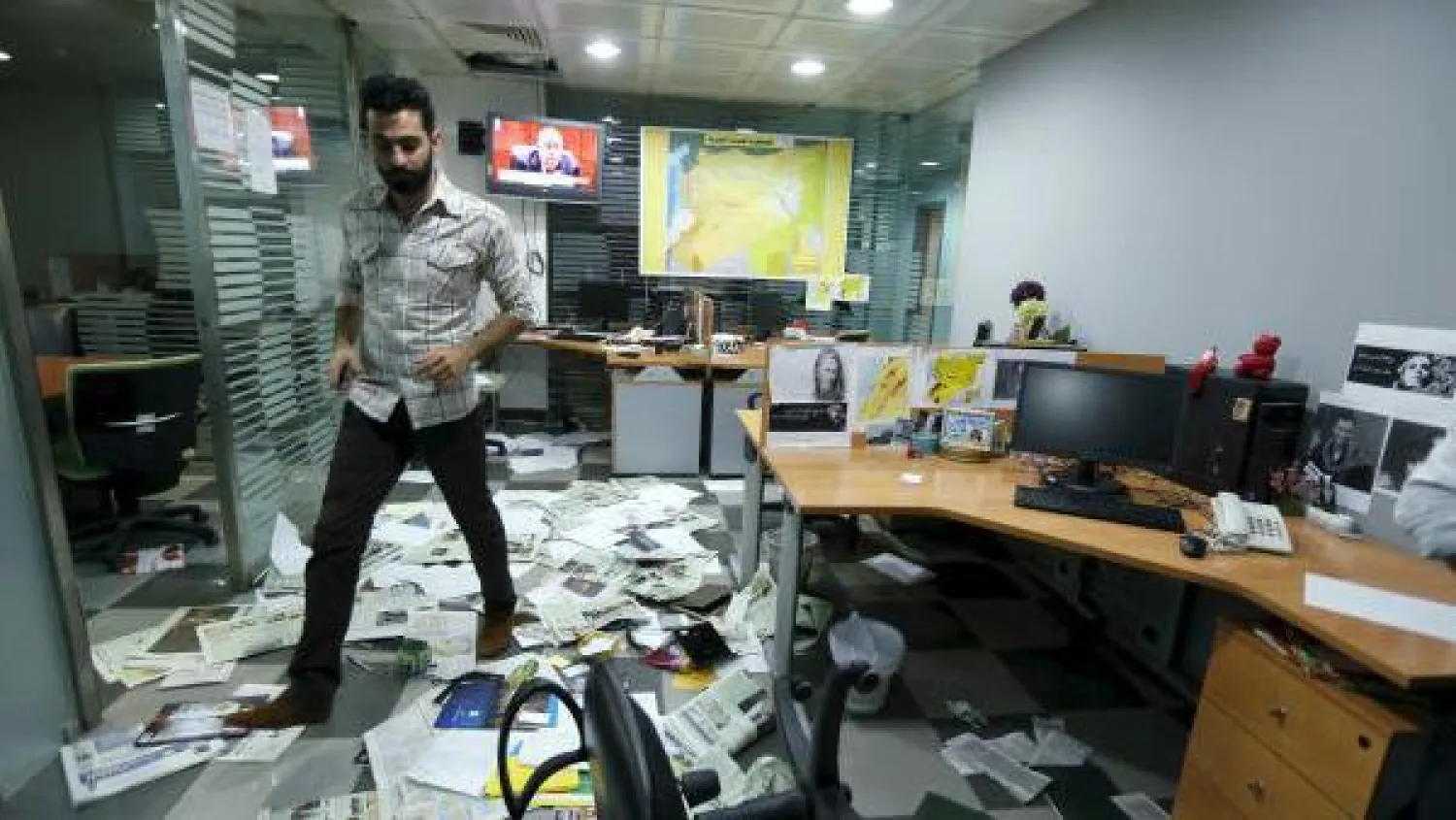 القضاء اللبناني يدّعي على 7 أشخاص اقتحموا مكاتب صحيفة «الشرق الأوسط»