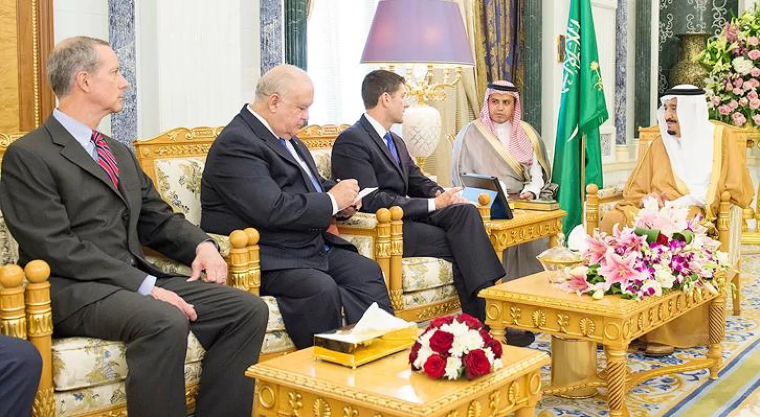 خادم الحرمين يستقبل رئيس مجلس النواب الأميركي ويستعرض معه علاقات الصداقة بين البلدين