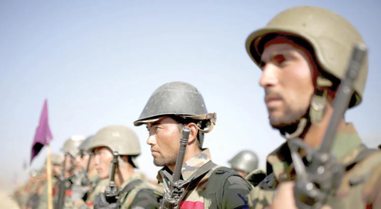 جنود أفغان خلال التدريبات في الأكاديمية العسكرية في العاصمة كابل أمس (رويترز)