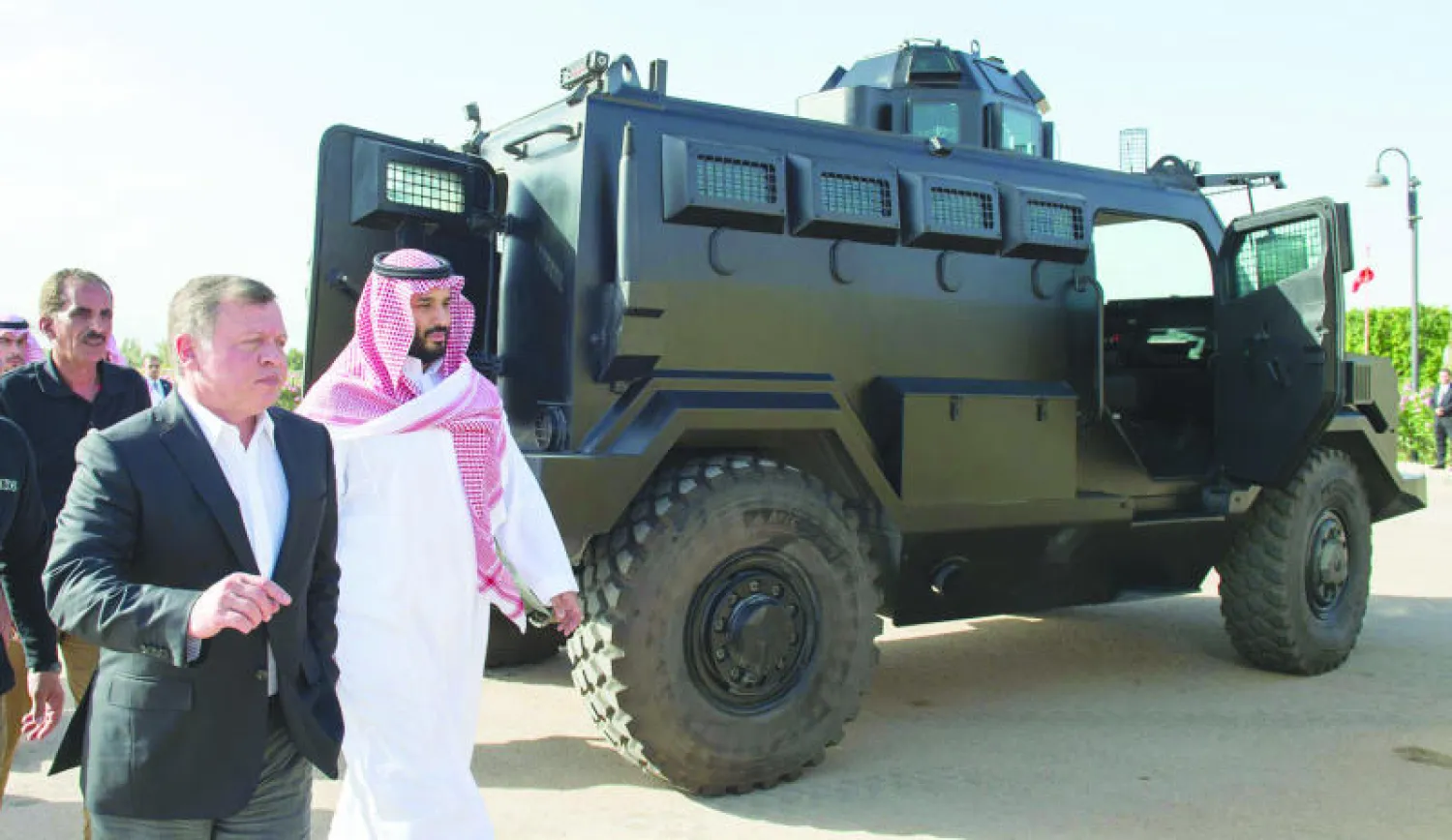 العاهل الأردني والأمير محمد بن سلمان يطلعان على آليات عسكرية (واس)