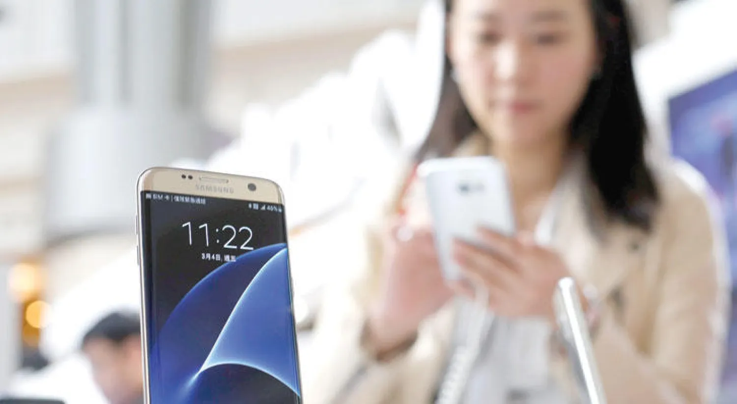 هاتف «غالاكسي إس 7 إيدج» من «سامسونغ»