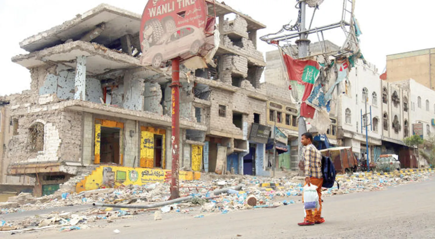 الحصار يشتد على مدينة تعز من قبل الميليشيات على الرغم من الاتفاق على رفعه وإدخال المساعدات (أ.ف.ب)