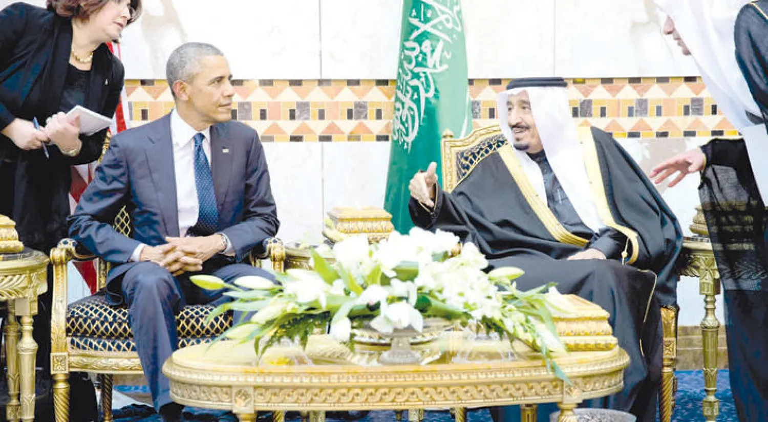 الملك سلمان بن عبد العزيز والرئيس الأميركي باراك أوباما خلال لقاء في الرياض في صورة تعود إلى يناير من عام 2015 (أ.ب)