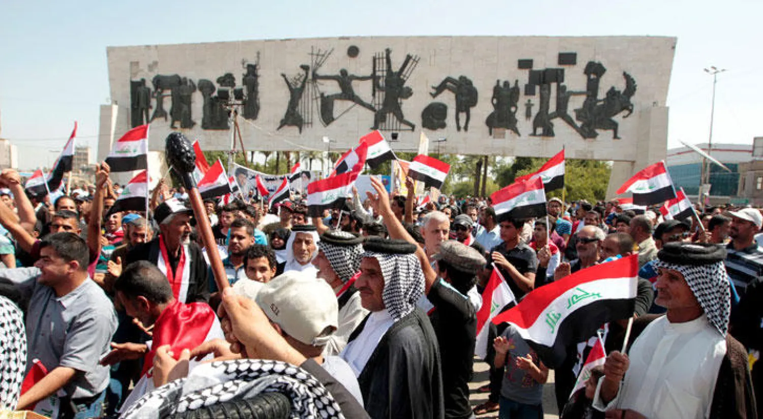 حشود غفيرة دعما لمهلة الصدر في بغداد