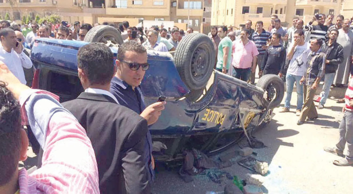 مواطنون غاضبون يحطمون سيارة الشرطة انتقاما لمقتل «بائع الشاي» («الشرق الأوسط»)