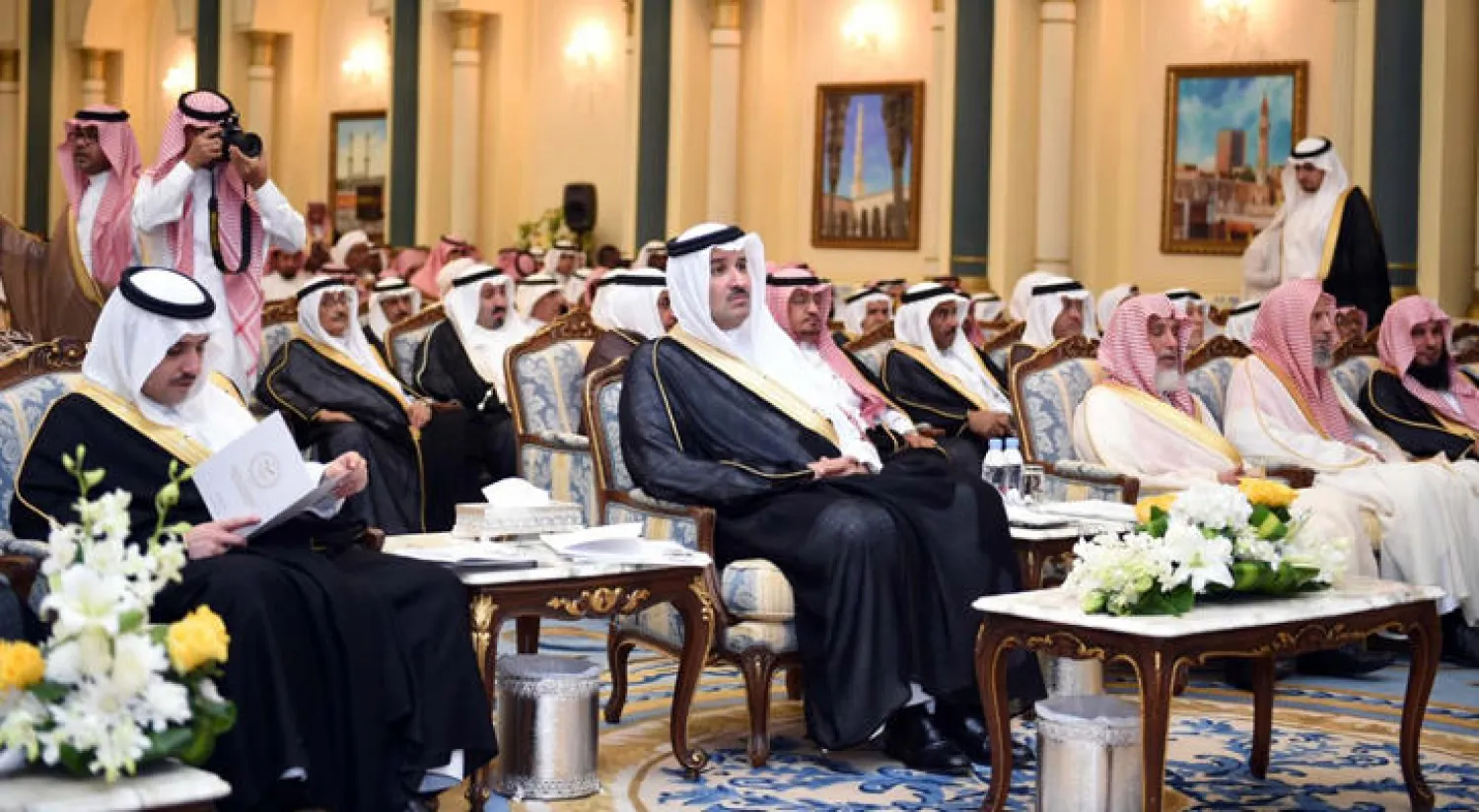 جانب من الحفل الختامي لجائزة الأمير نايف للسنة النبيوة برعاية الأمير سعود بن نايف أمير المنطقة الشرقية وحضور الأمير فيصل بن سلمان أمير منطقة المدينة المنورة (واس)